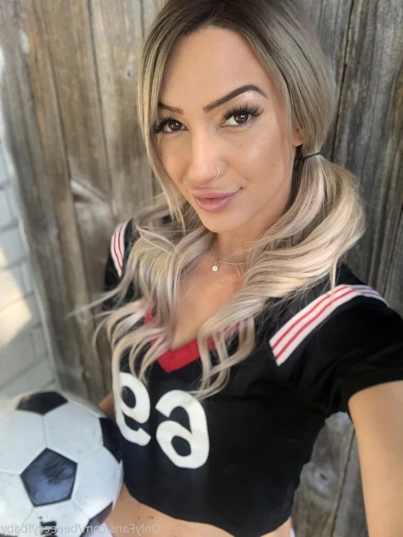 Bee 🐝🍯 nude Photo /  Porn - Photo #32