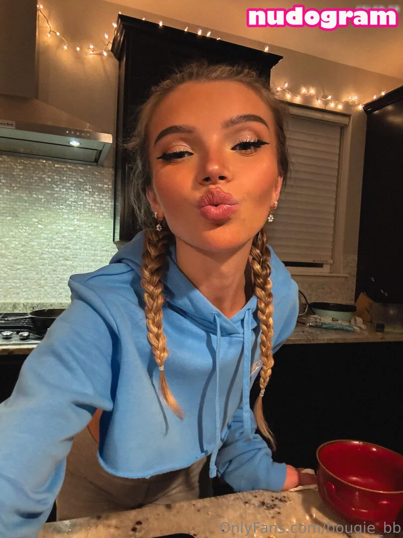 B nude Photo /  Porn - Photo #22