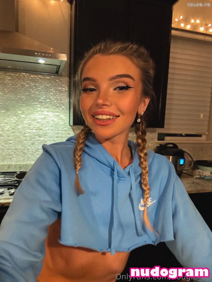 B nude Photo /  Porn - Photo #20