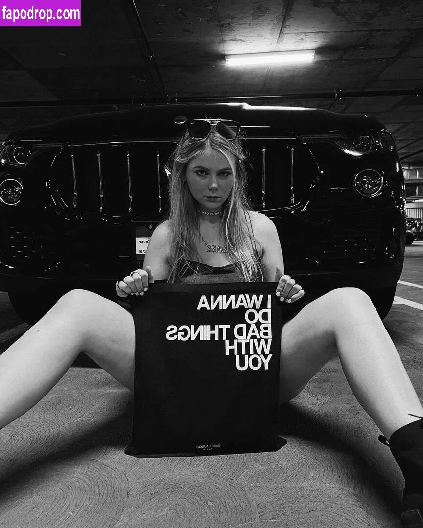 Emspensiveemily nude Photo /  Porn - Photo #12