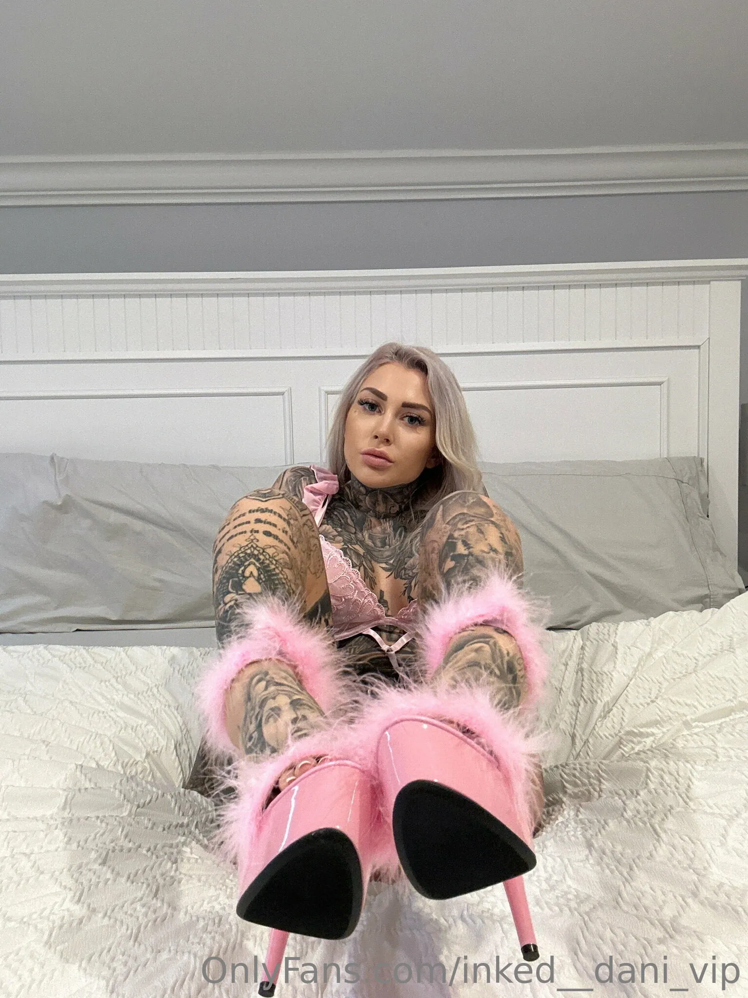 Make this pussy spread for you 😻