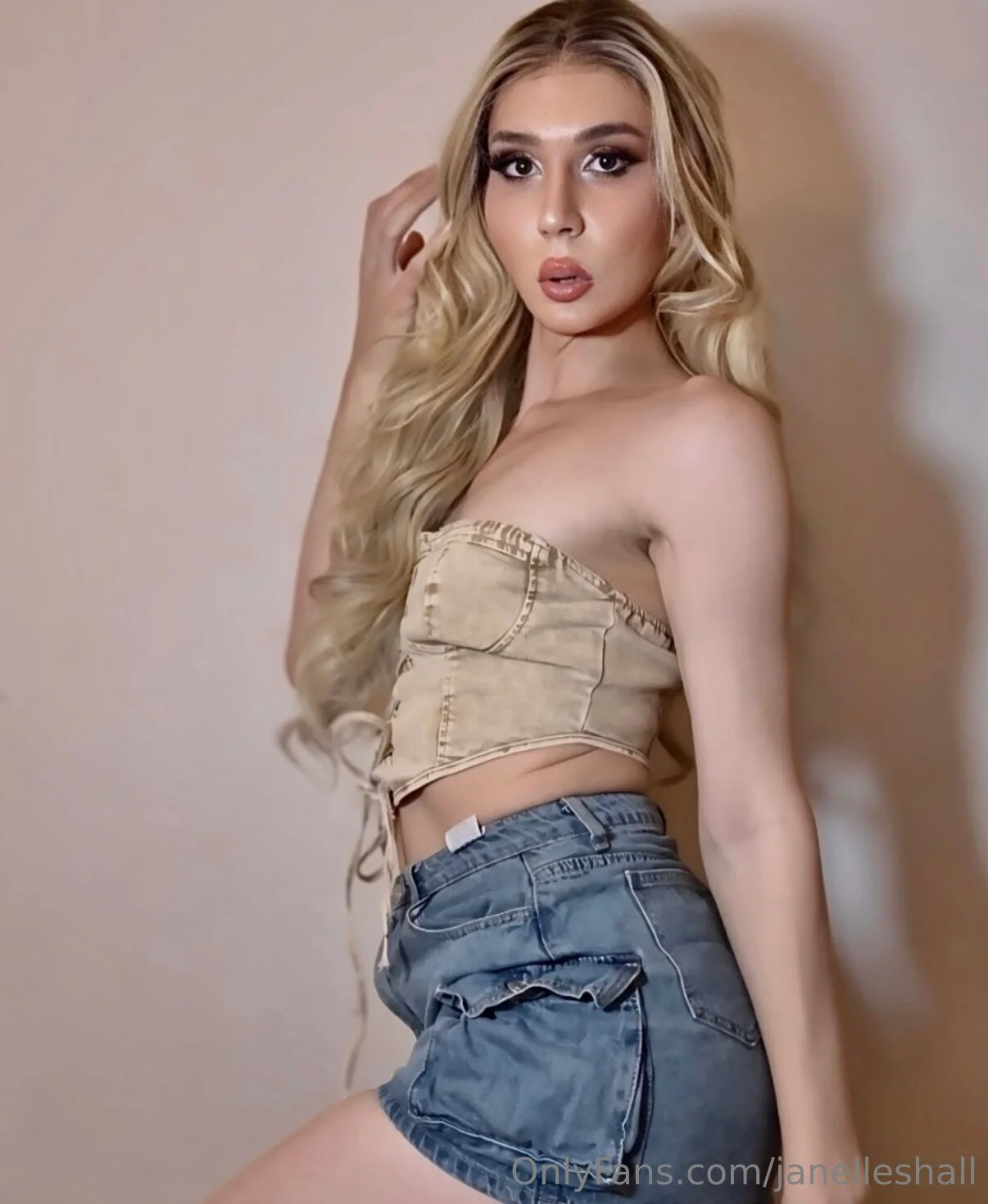 Janelle Shallow 🏳️‍⚧️ @janelleshall jeans and mustang