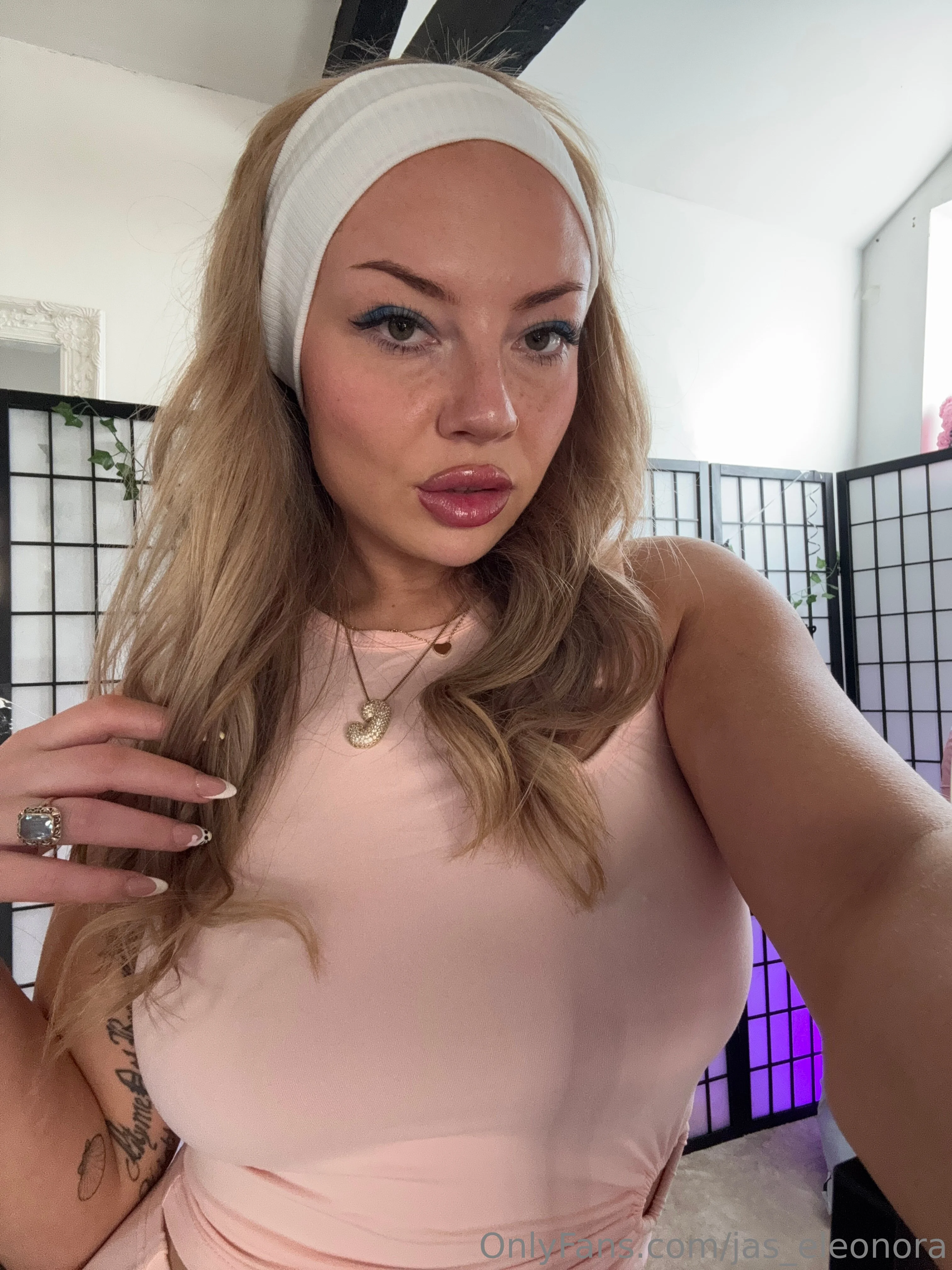 Jas Eleonora @jas_eleonora molly's massage