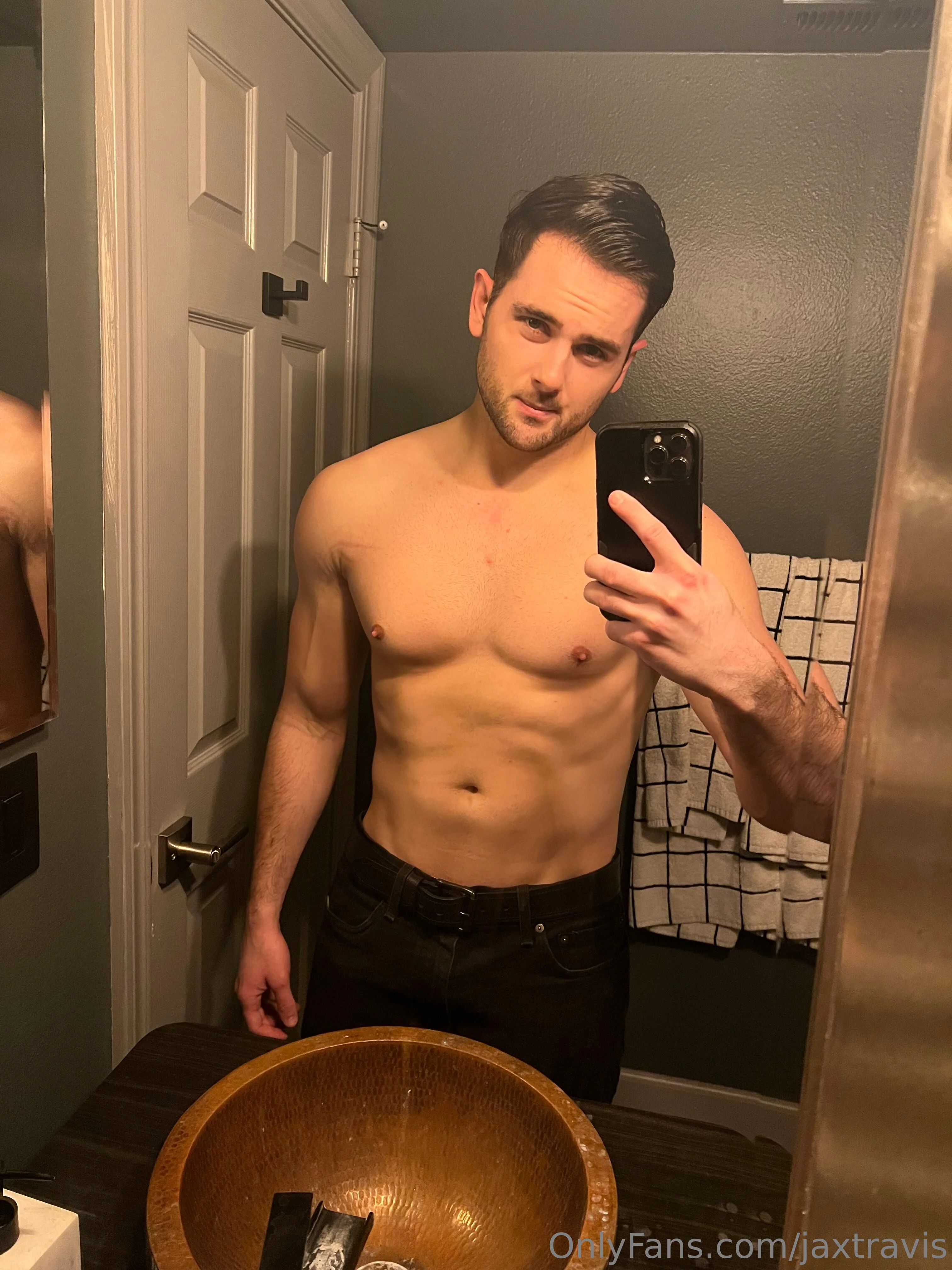 Jax Travis @jaxtravis boobpedia