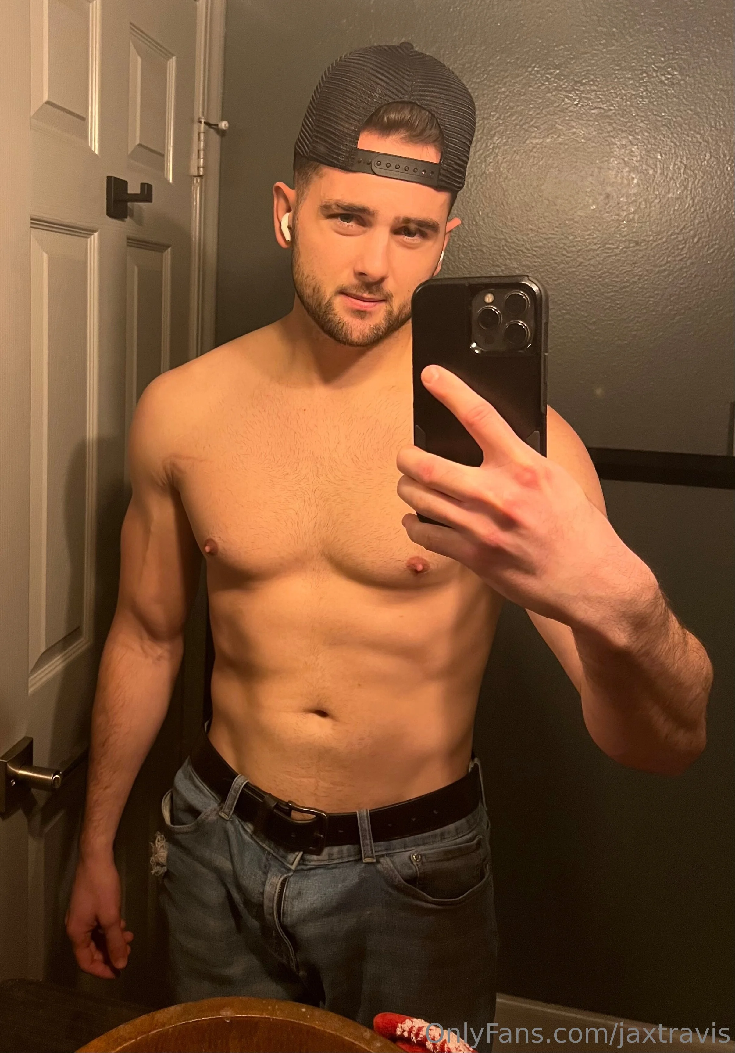 Jax Travis @jaxtravis femdom