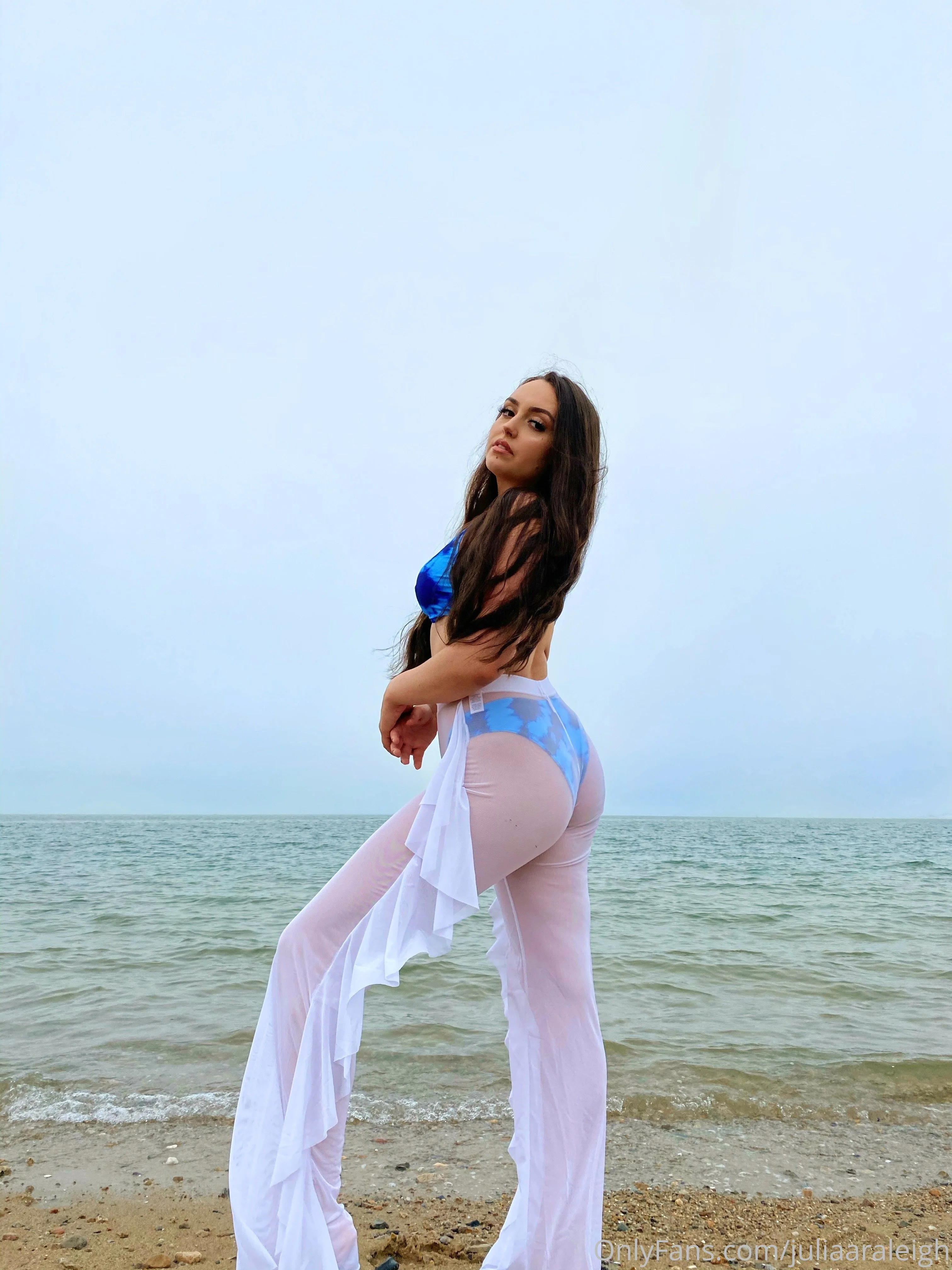 Julia❤️‍🔥 @juliaaraleigh jeans ad outrage