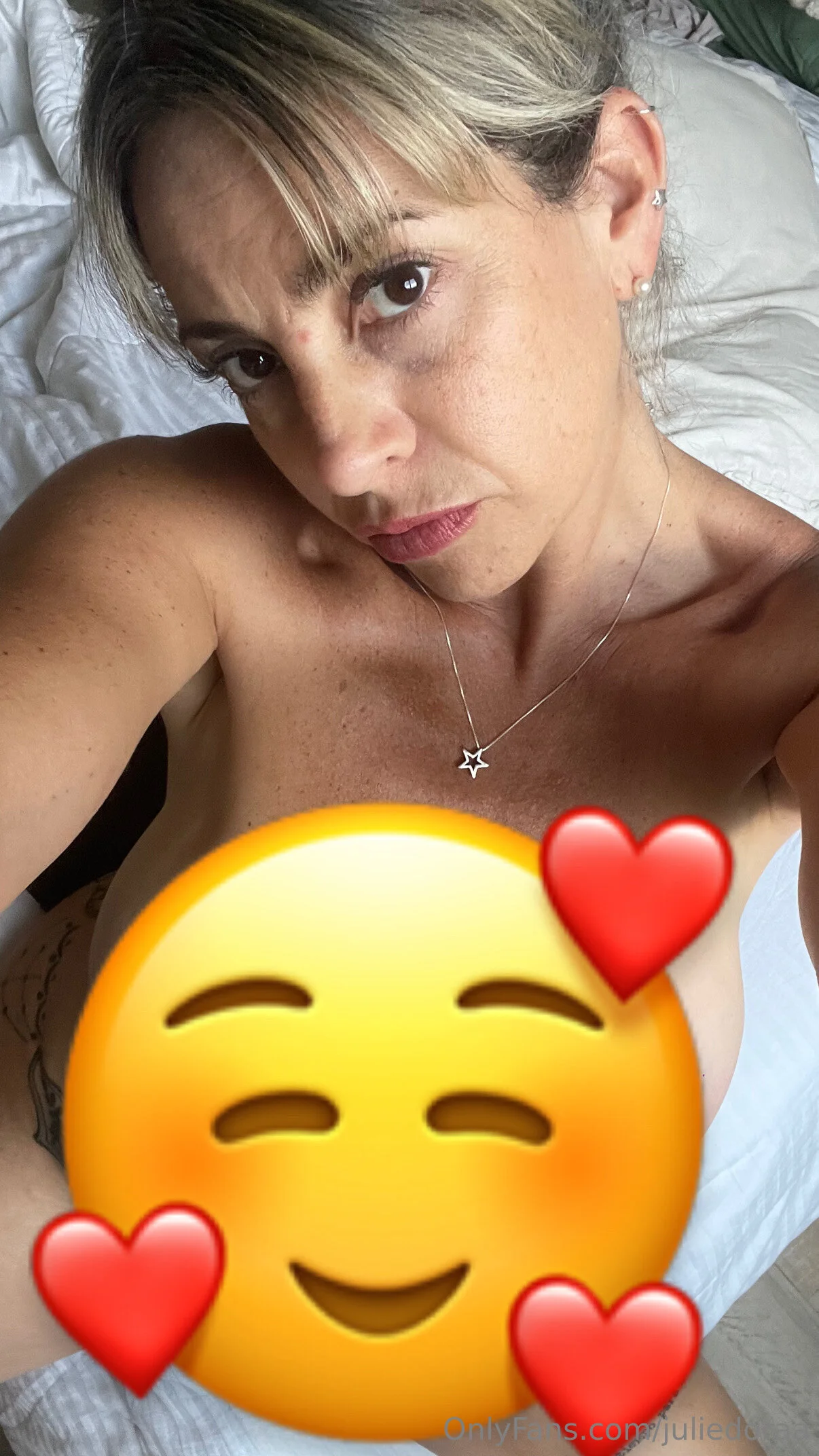 Julie 🍒 @juliedoraa clementine