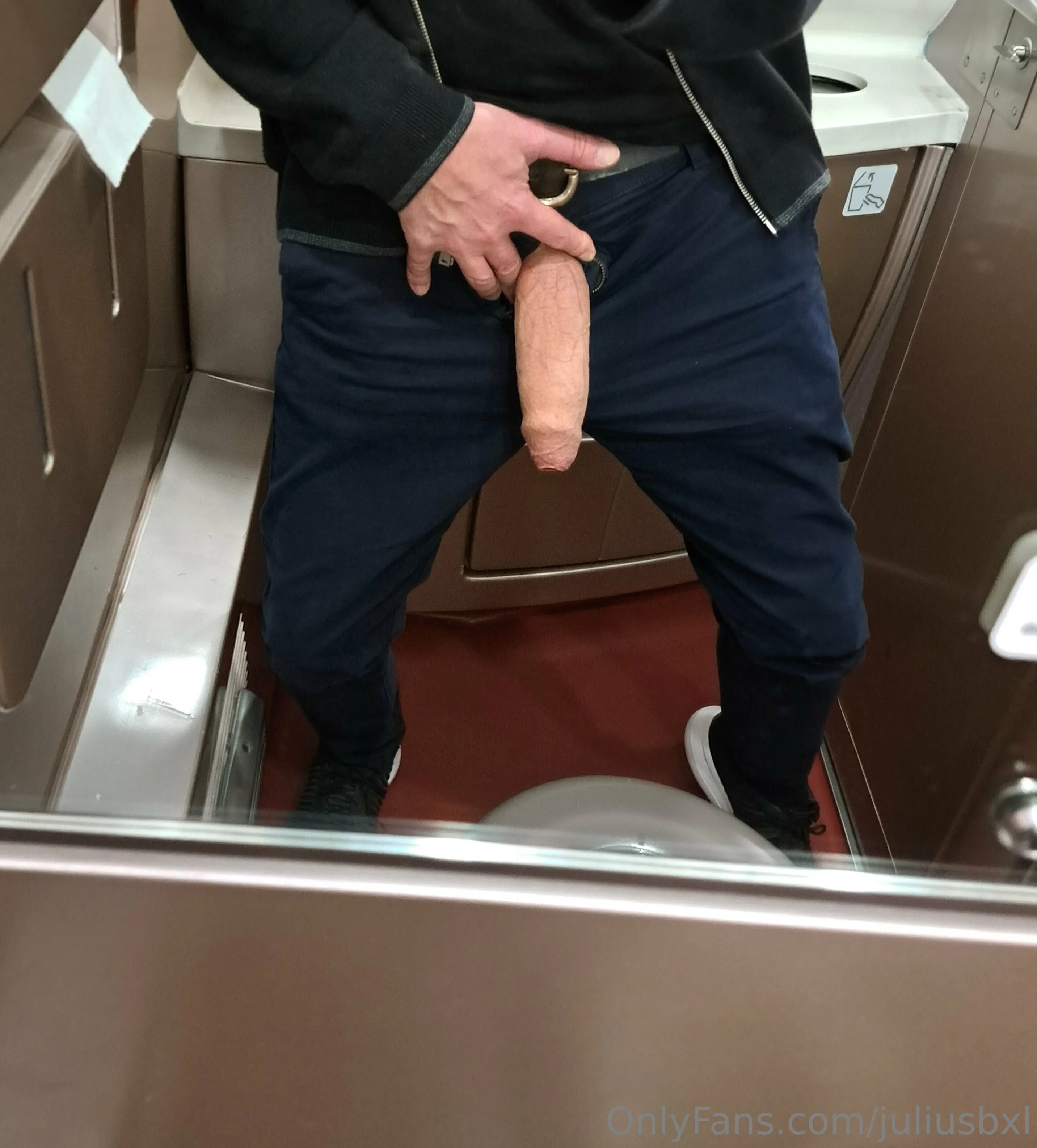 JuliusBxl @juliusbxl of leaked