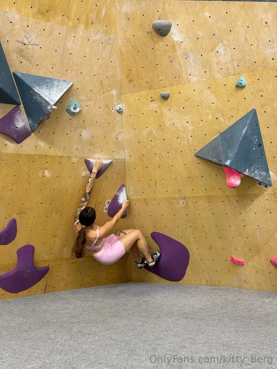 Kitty Berg 🏔climber @kitty_berg tumblr gif