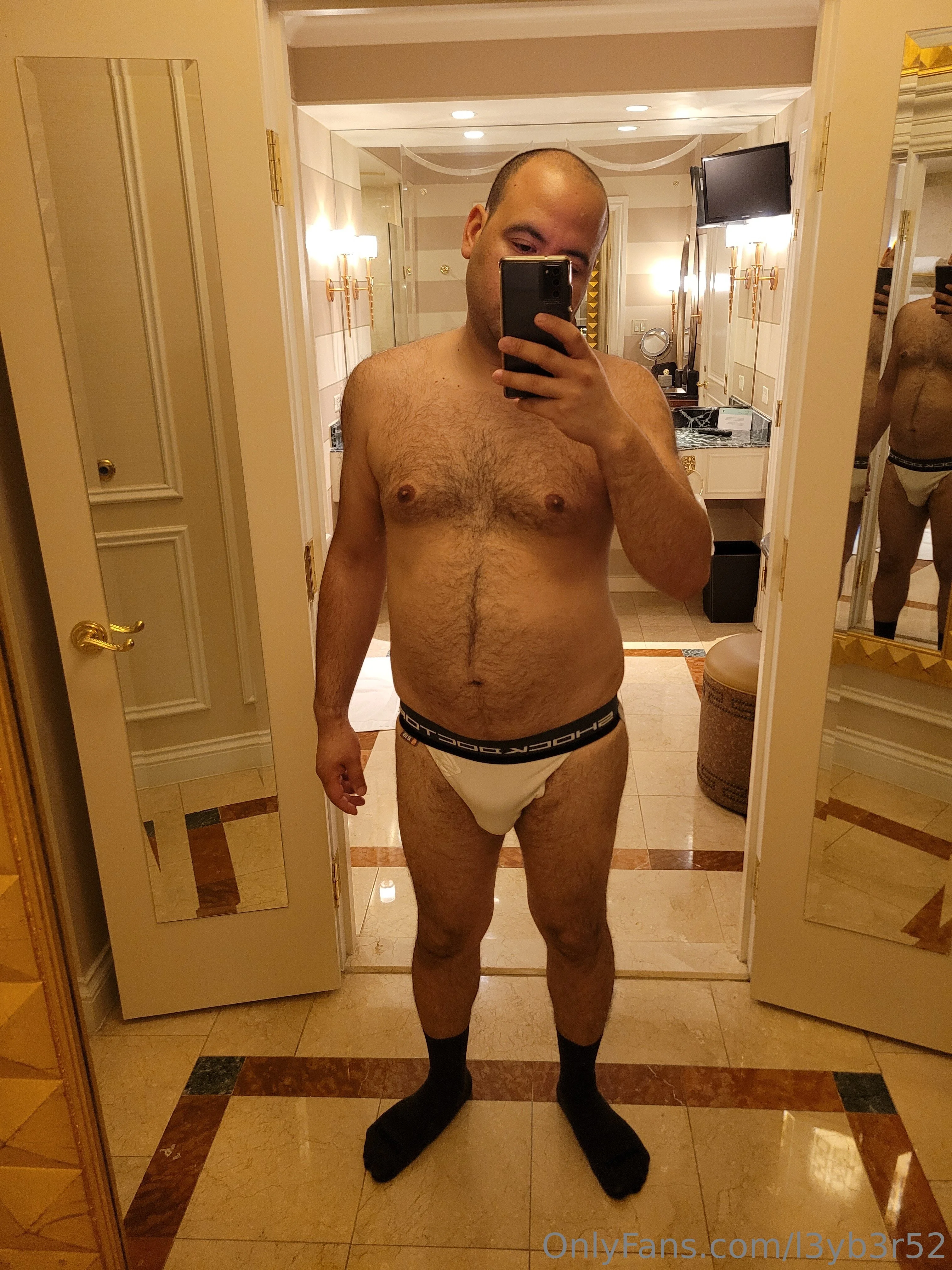 L3yb3r52 @l3yb3r52 masturbating