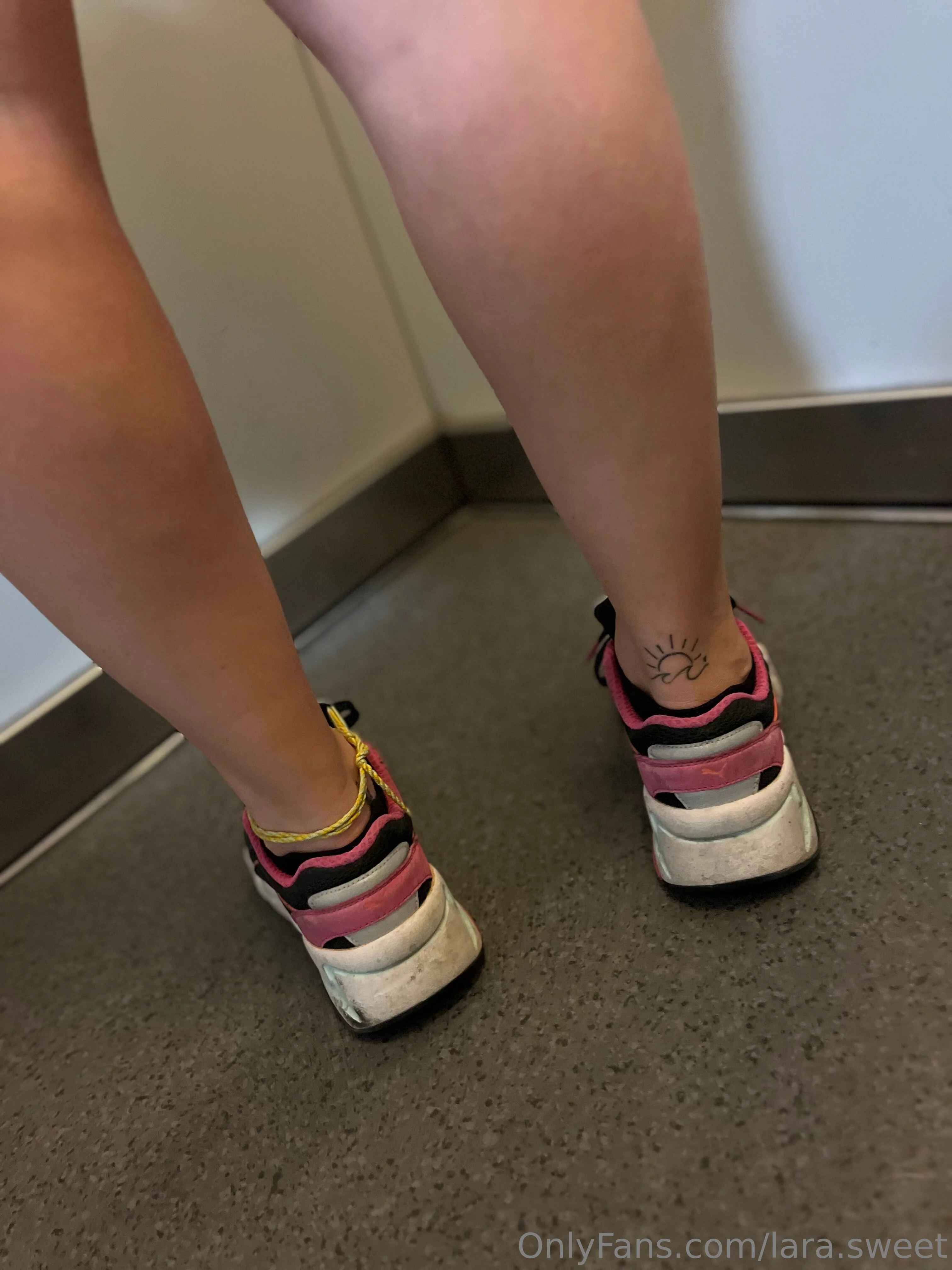 Lara nude Photo /  Porn - Photo #13