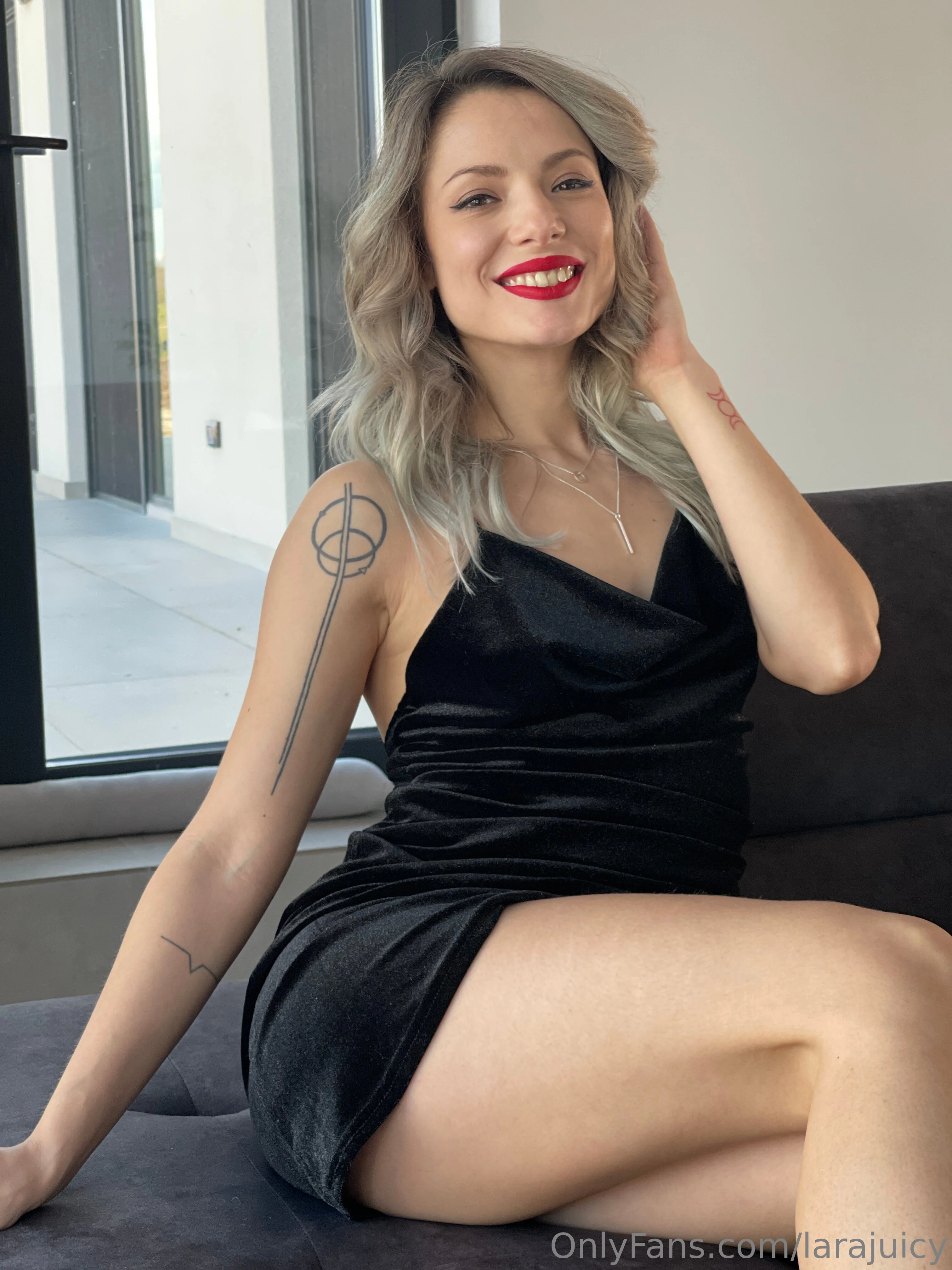 LaraJuicy 🌹 molly's massage