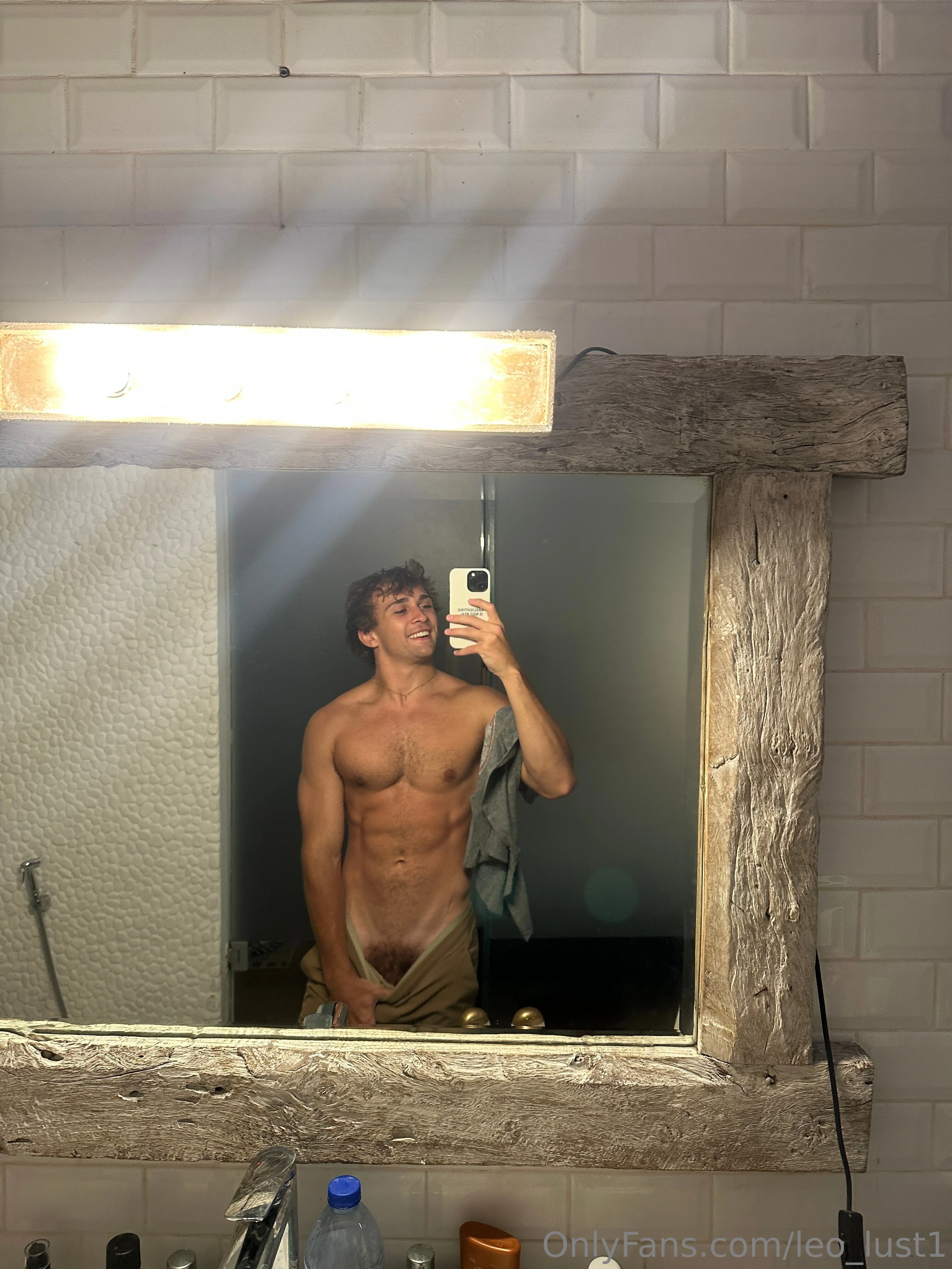 Leo euphoria nude scene