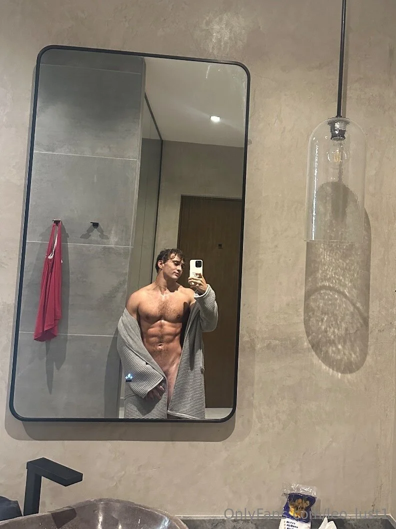 Leo what size are 's breasts