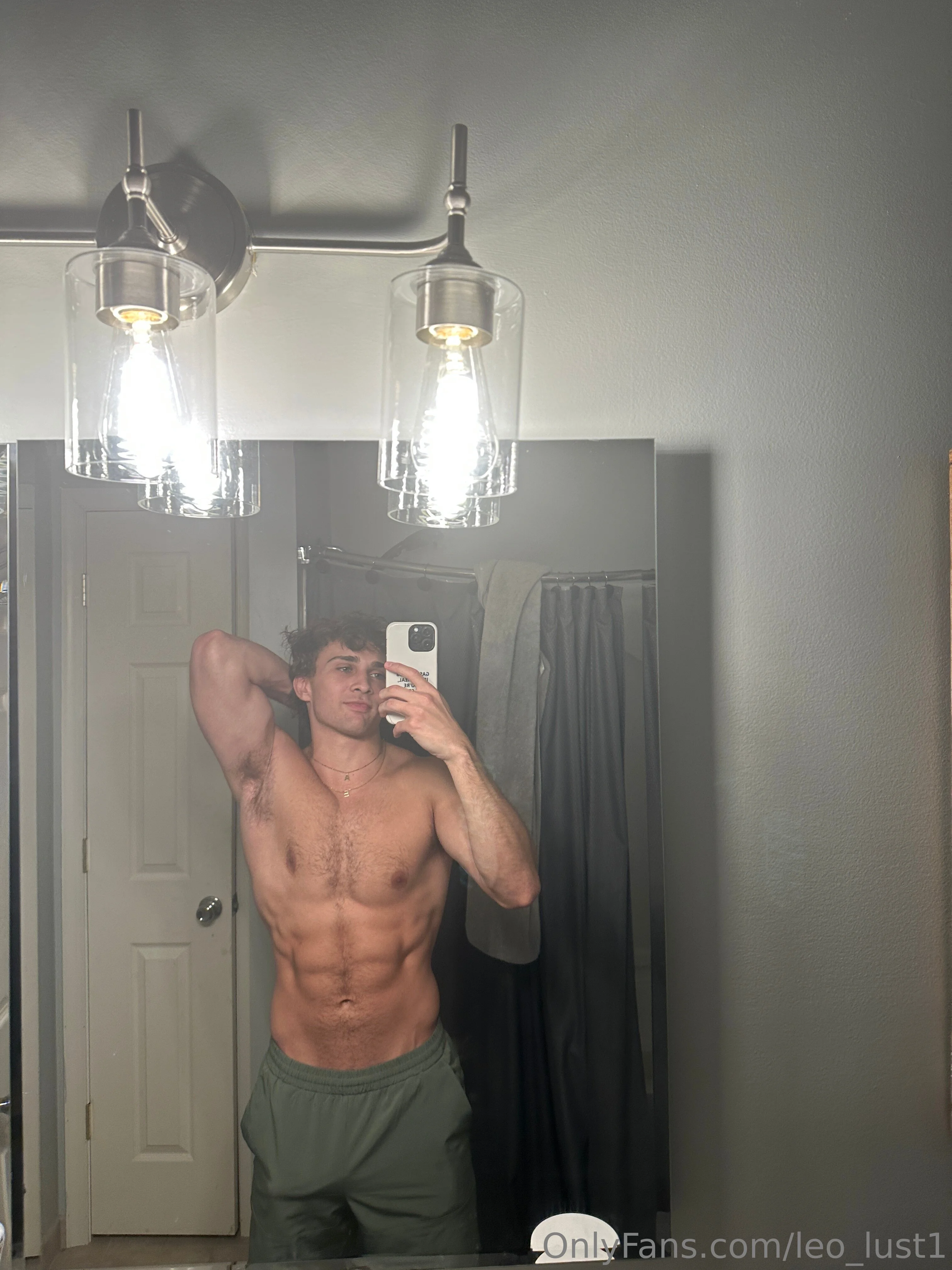 Leo nude Photo /  Porn - Photo #3