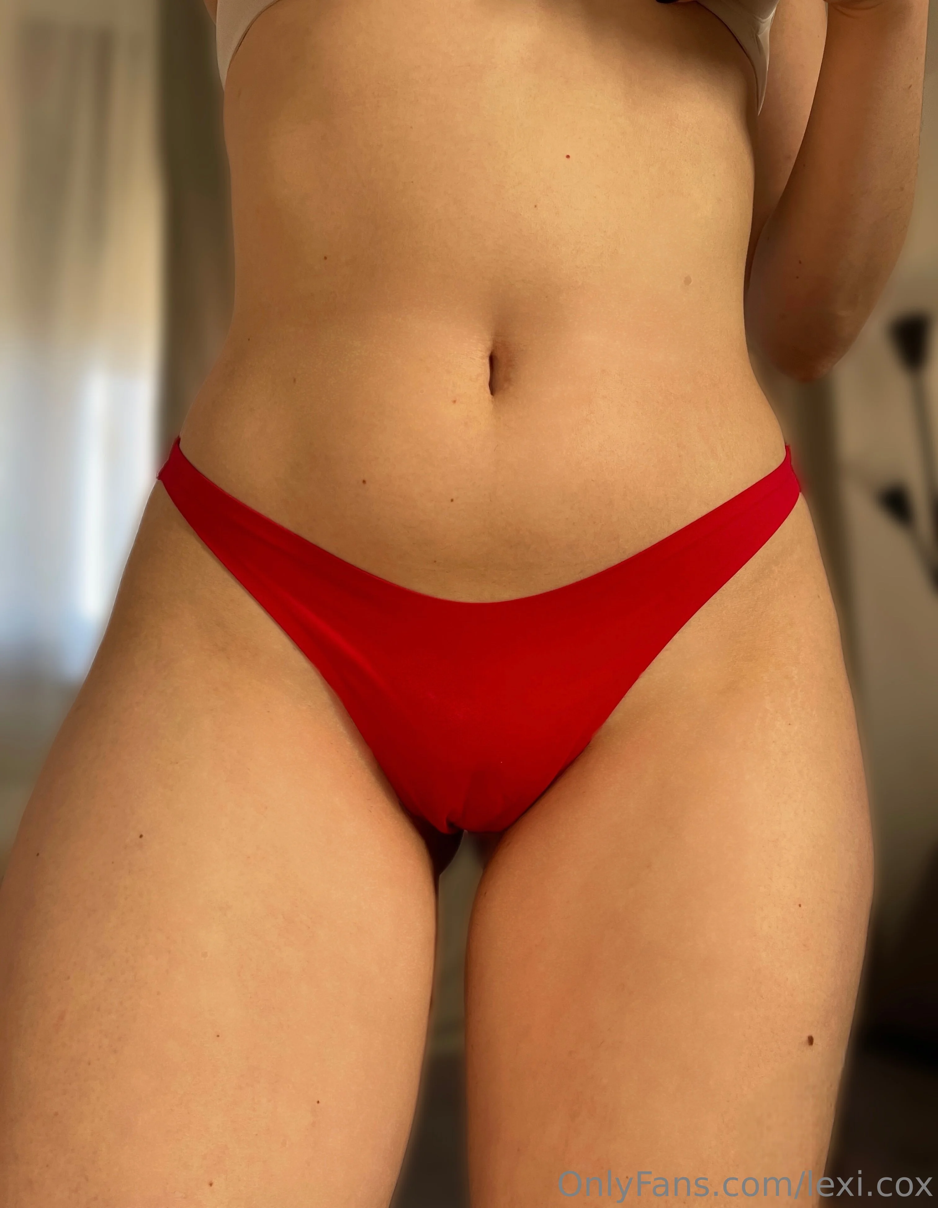 Lexi @lexi.cox jeans viral