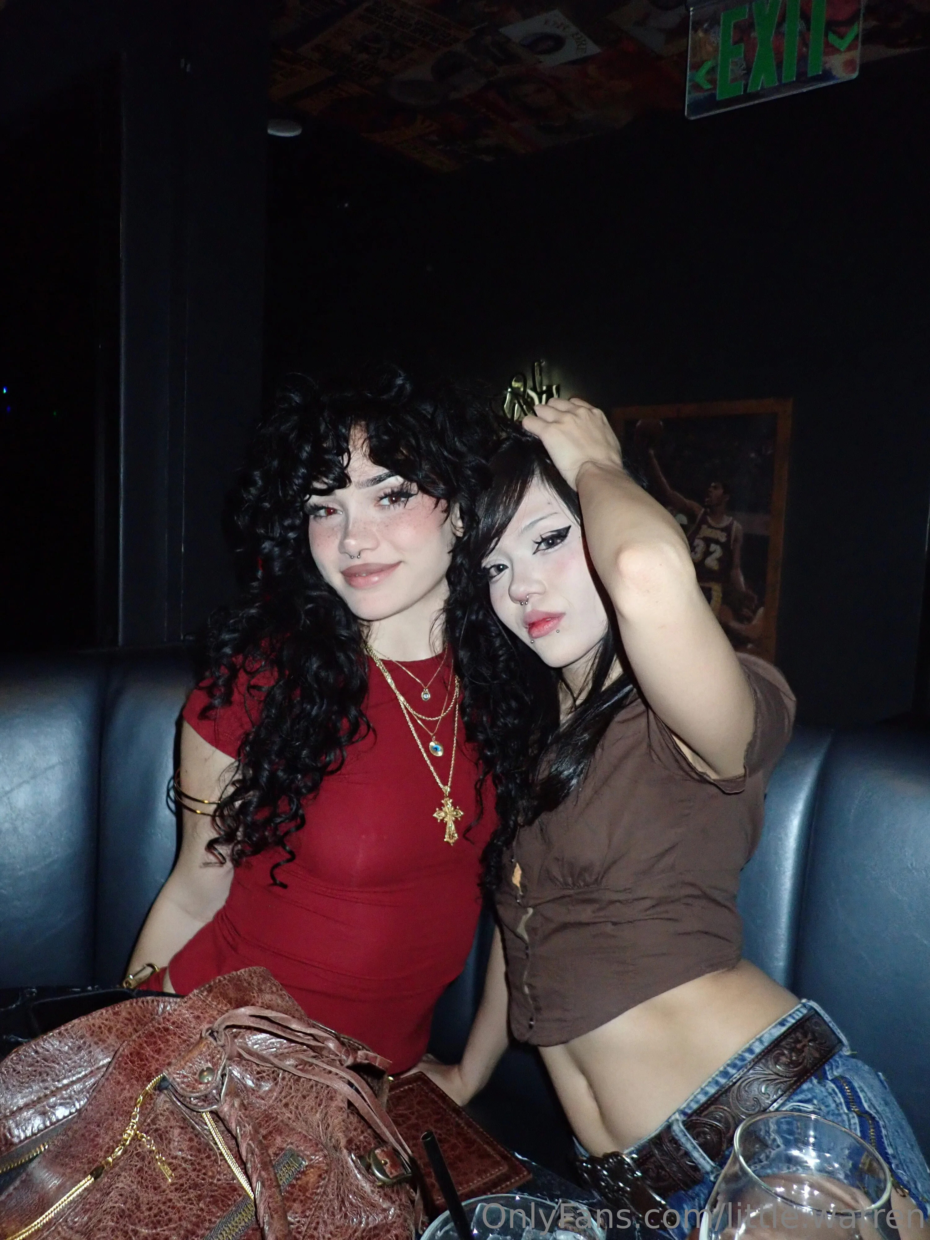 amelie warren @little.warren american eagle outfitters jeans