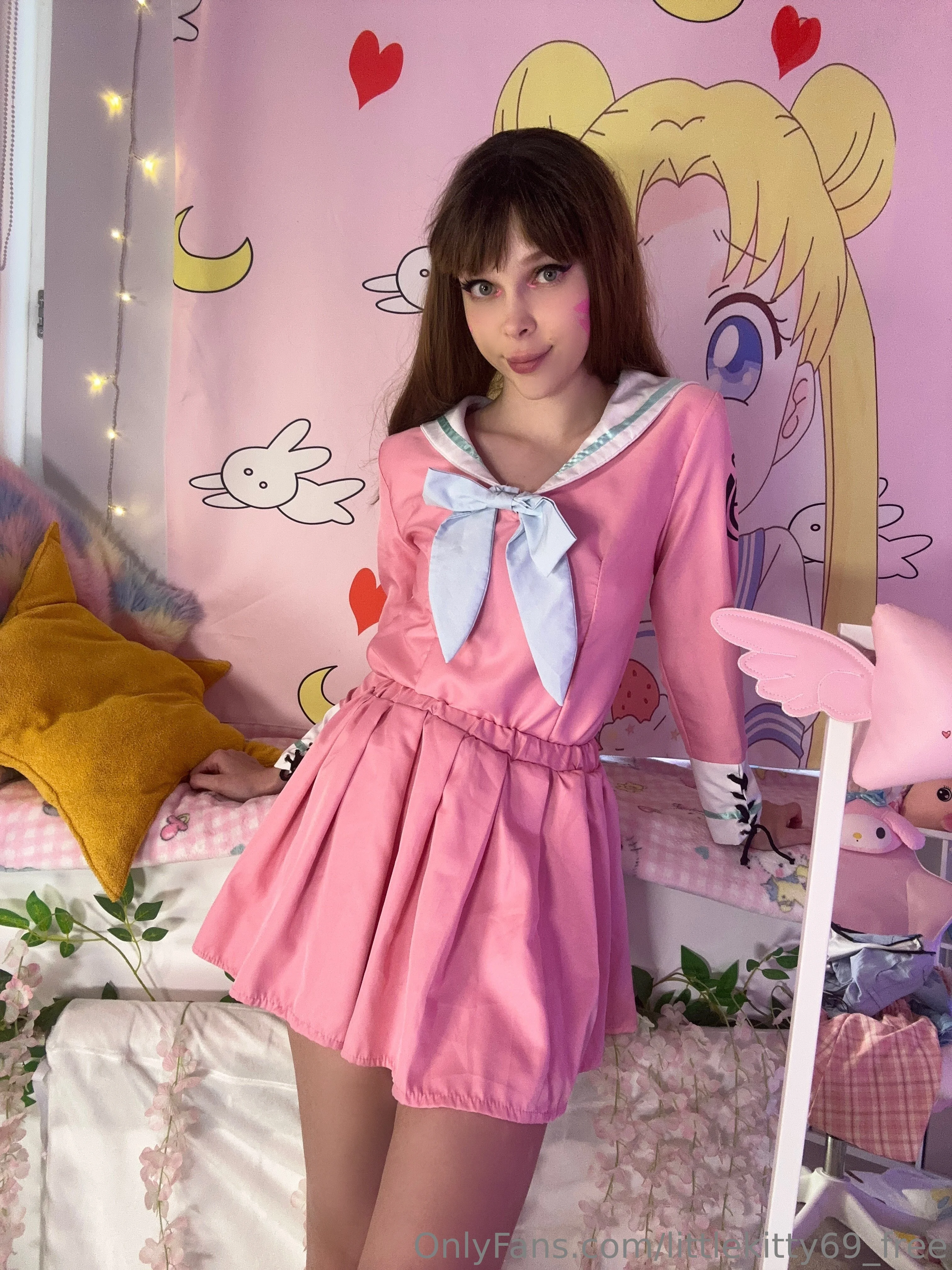 💫LittleKitty Free🐱 @littlekitty69_free walking backwards