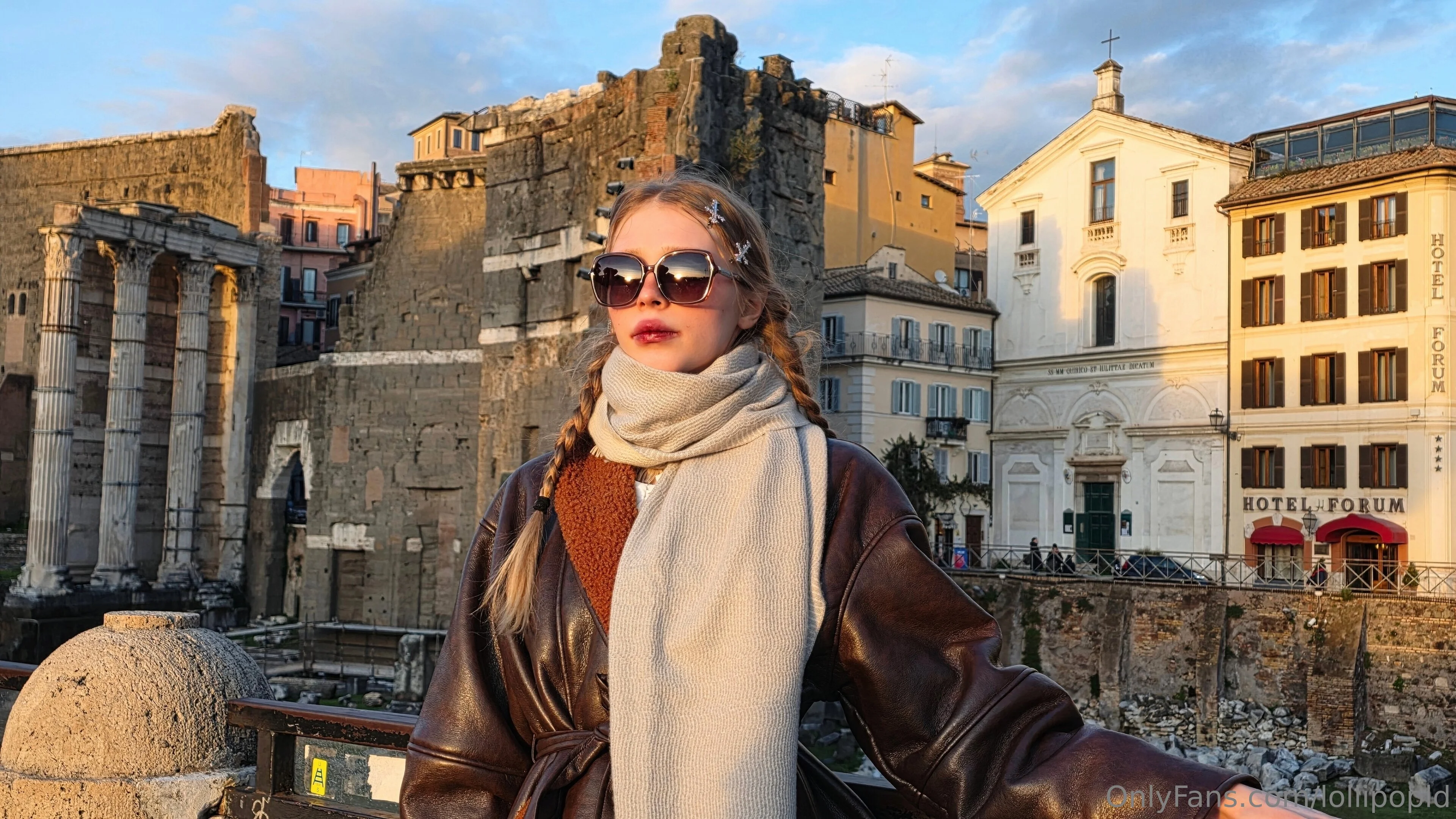 ❣️LollipopLady❣️ 20 y.o . @lollipopld tight shirt