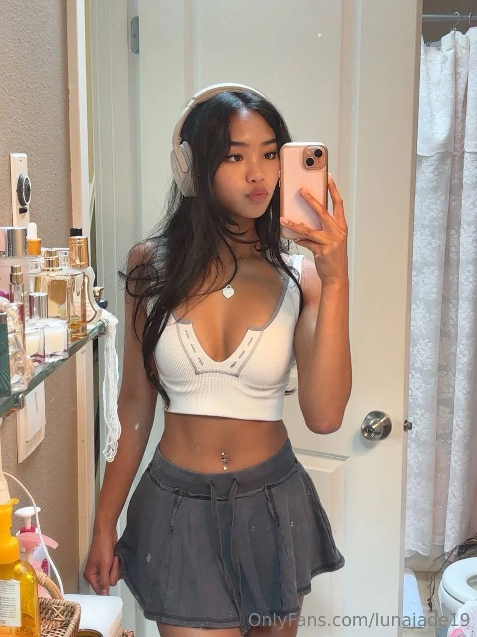 Luna Jade 19 @lunajade19 broke up with fiance