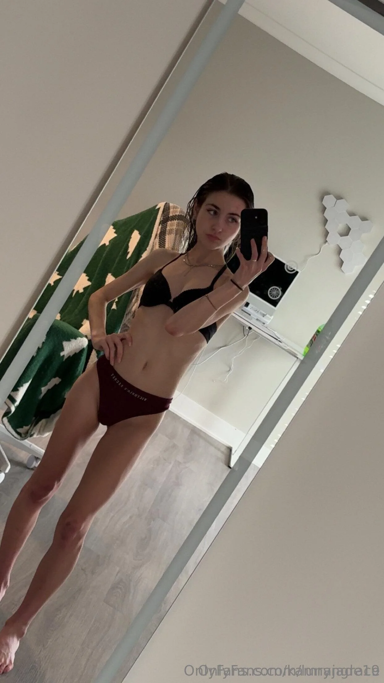 Luna Jade 19 @lunajade19 toe broke