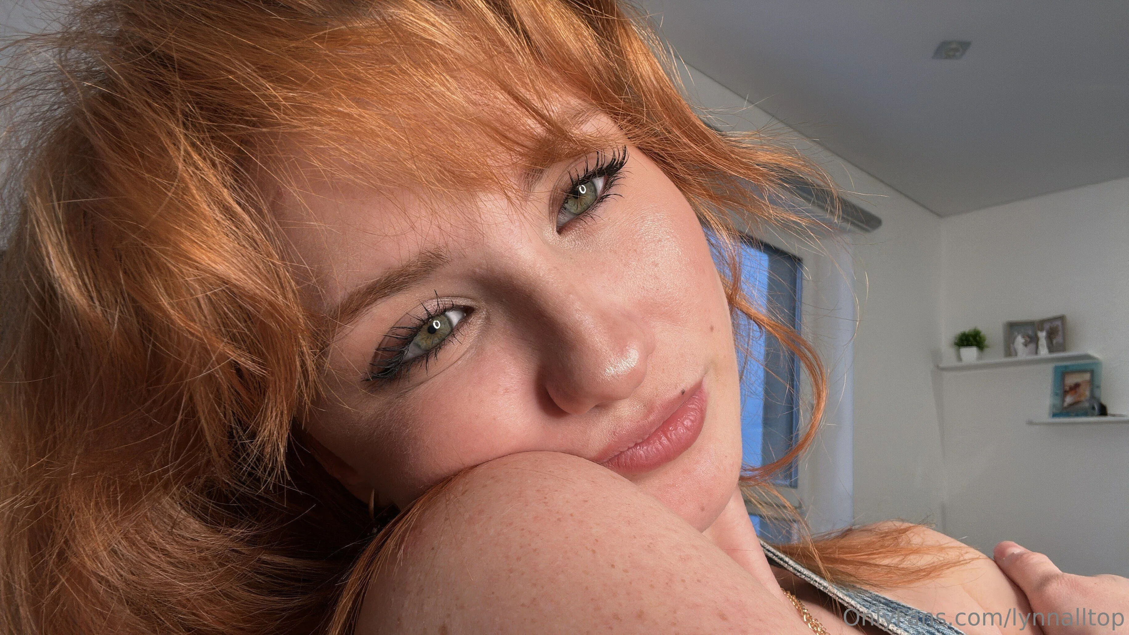 Nata😽 @lynnalltop fake breasts