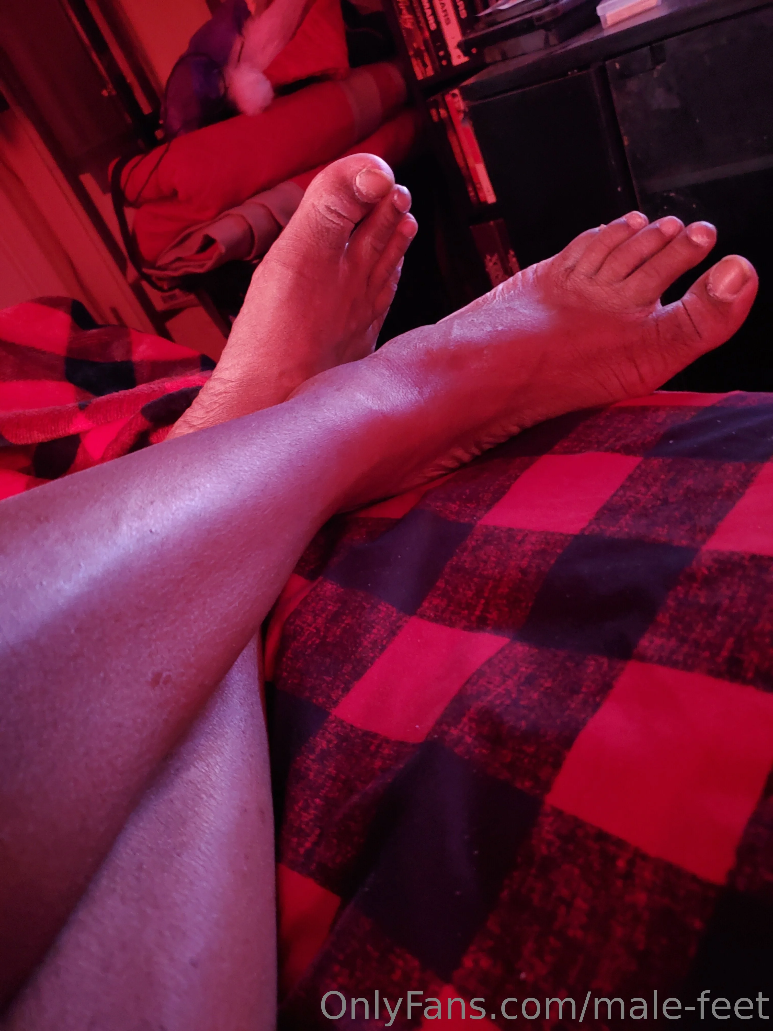 Only Guy Feet @male-feet erothots