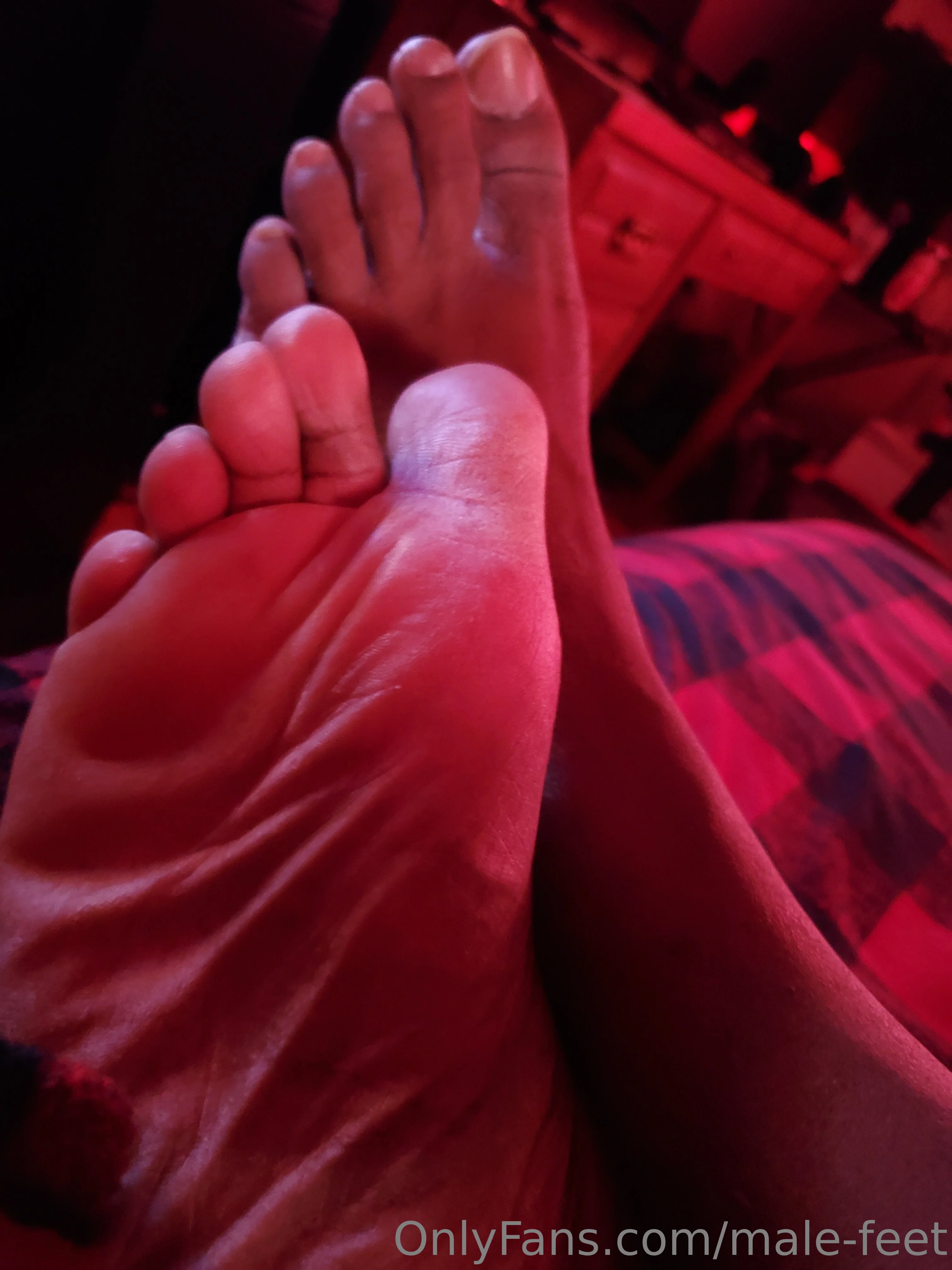Only Guy Feet @male-feet telegram