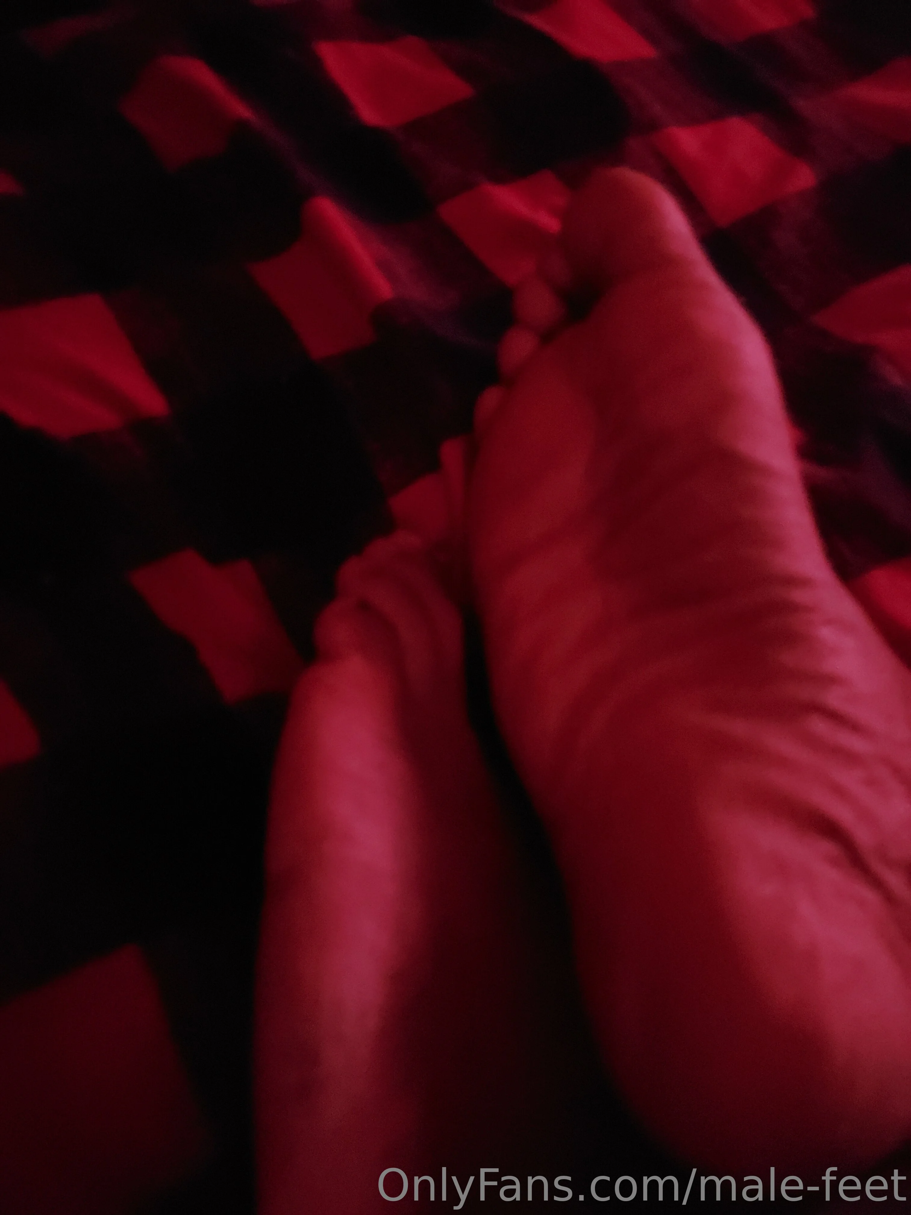 Only Guy Feet @male-feet of leak