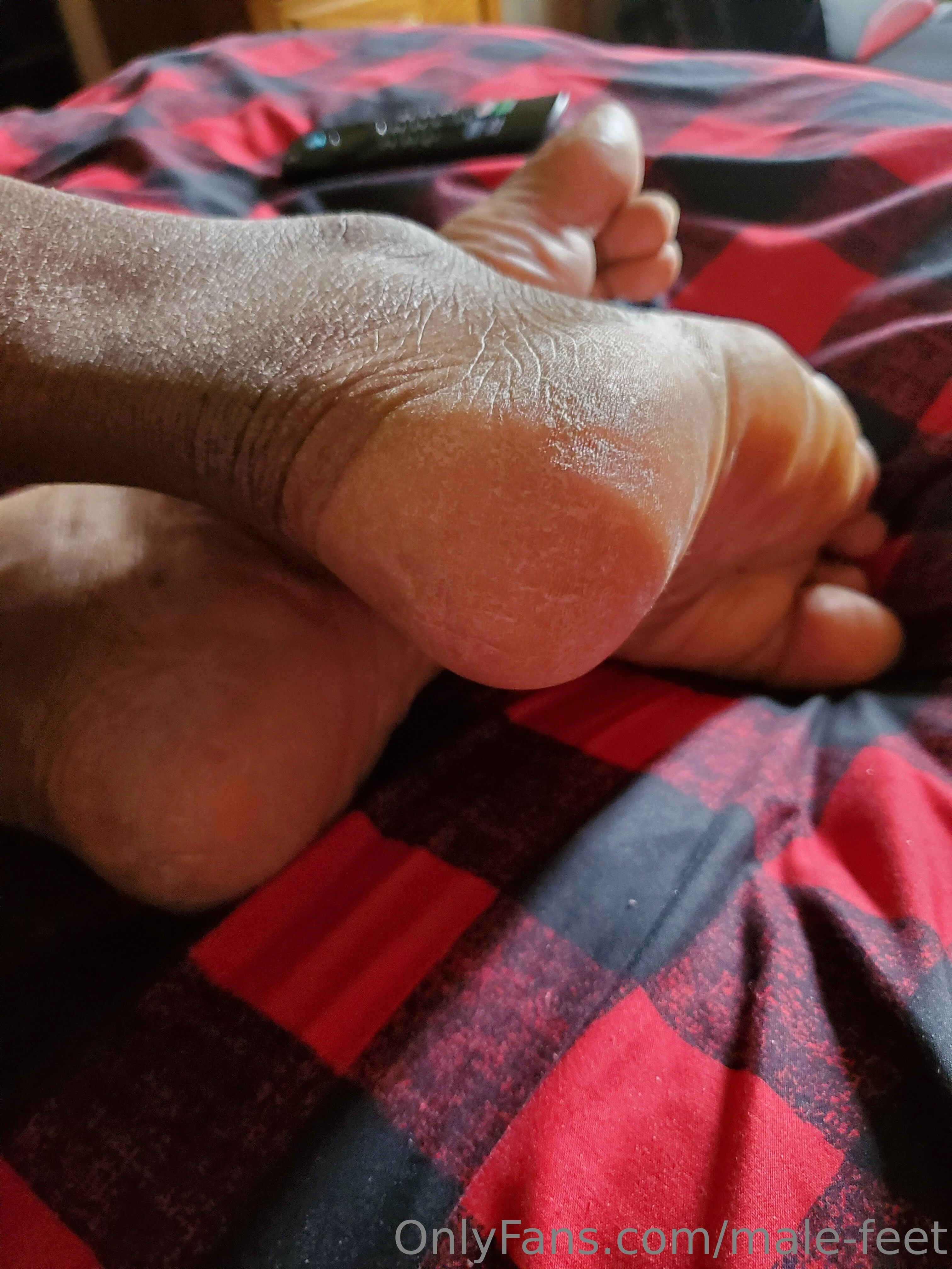 Only Guy Feet @male-feet onlyfan