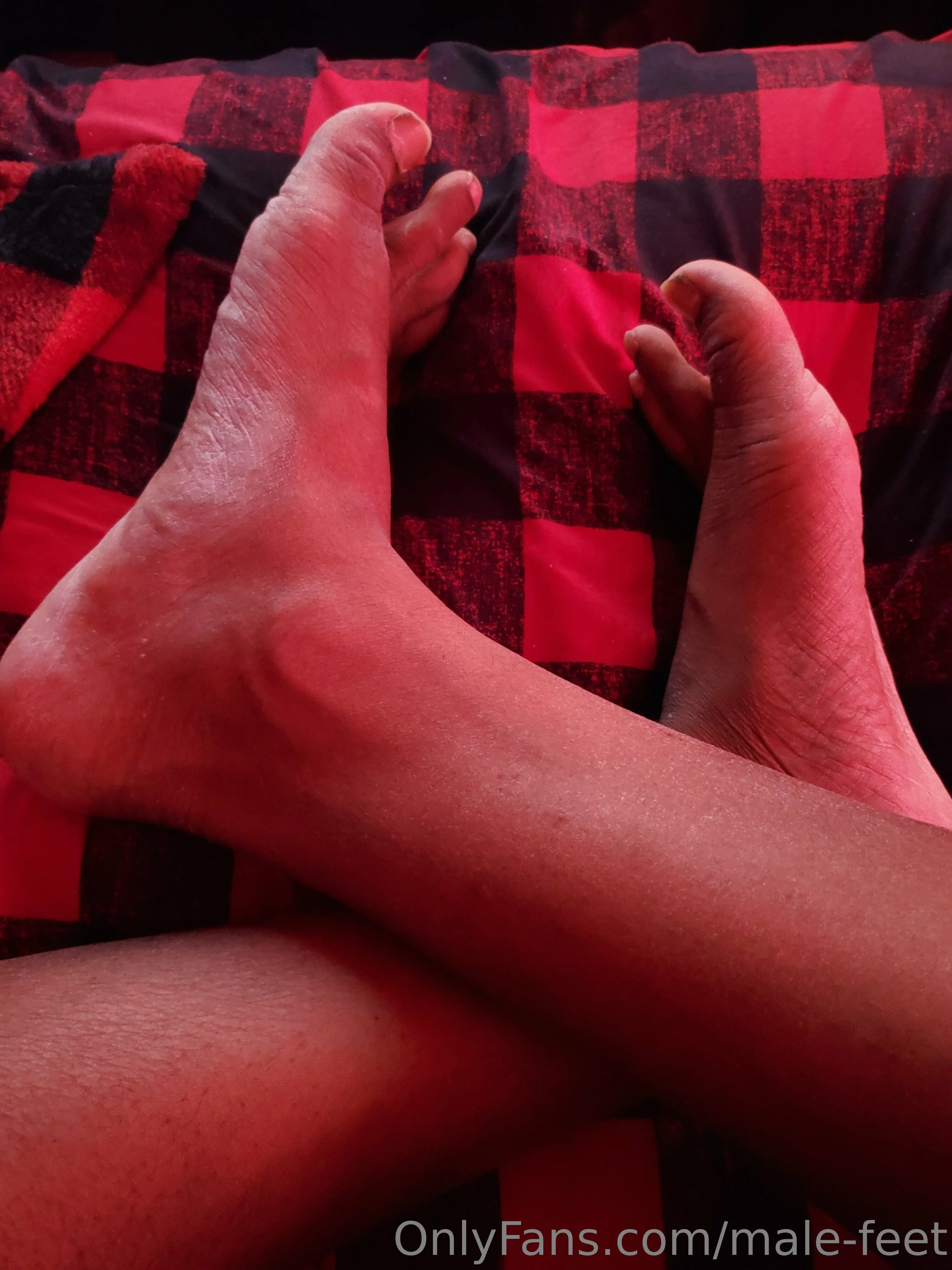 Only Guy Feet @male-feet fapello