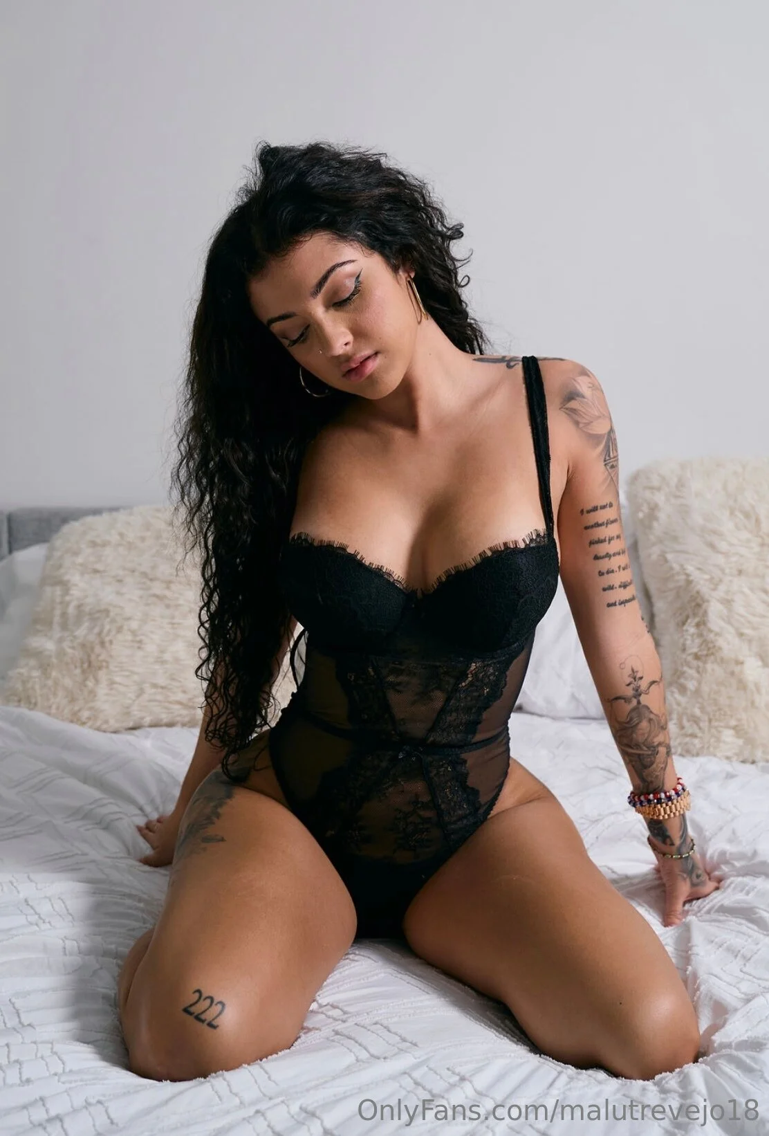 Malu Trevejo glen powell flirting