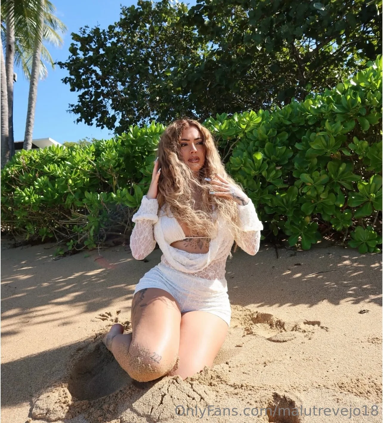 Malu Trevejo cleavage