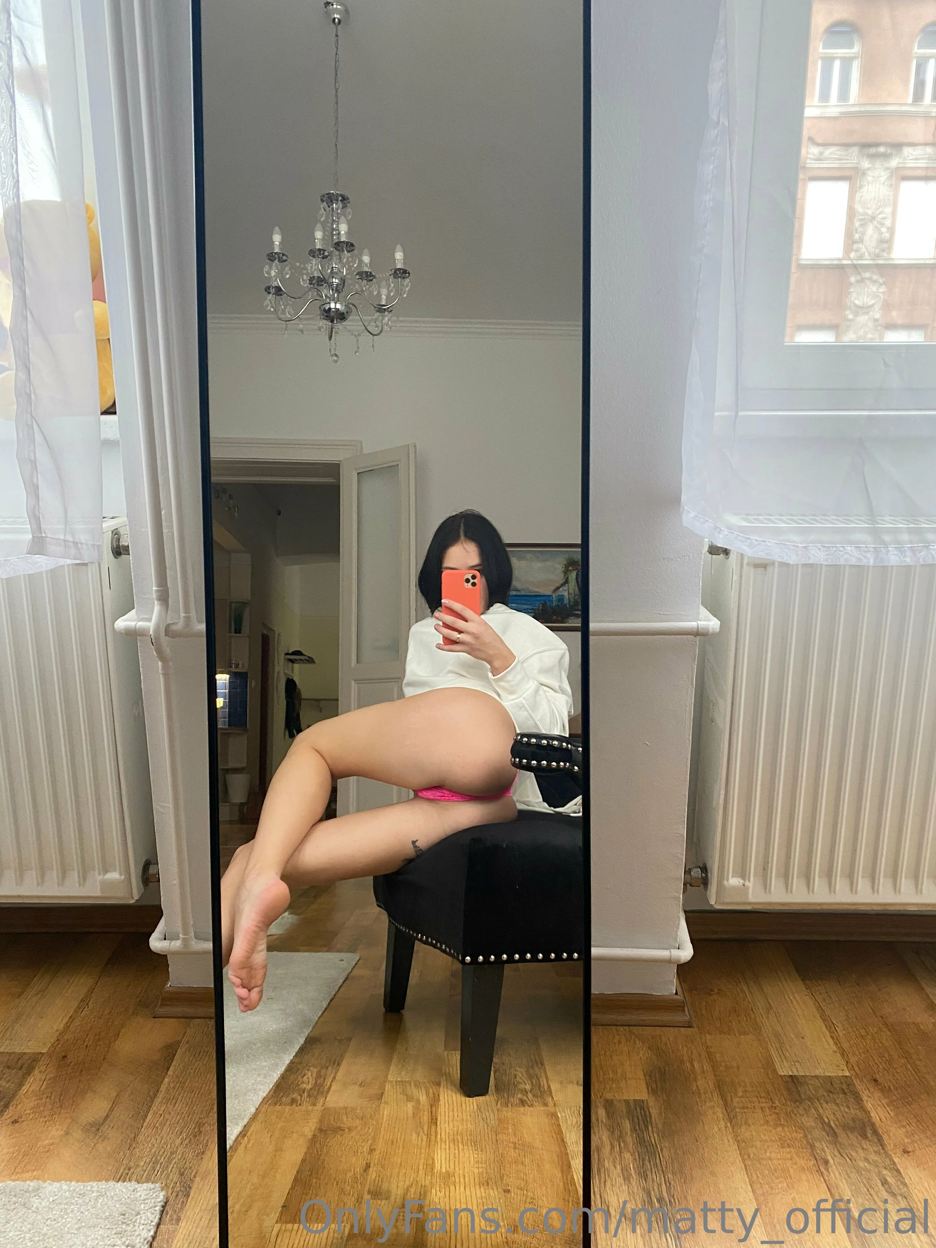 Lillssss @matty_official by a pool