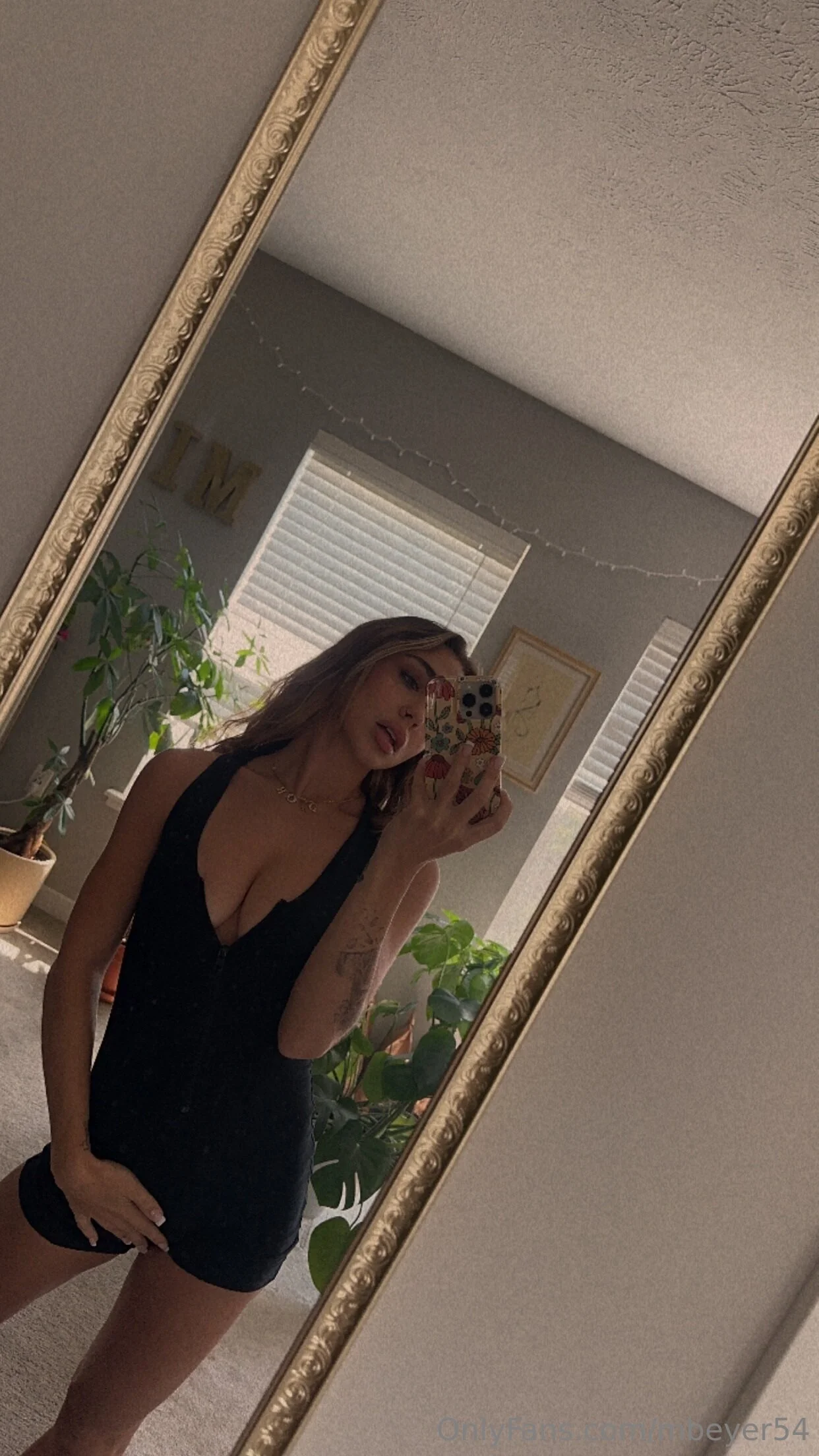 Mia nude Photo /  Porn - Photo #2