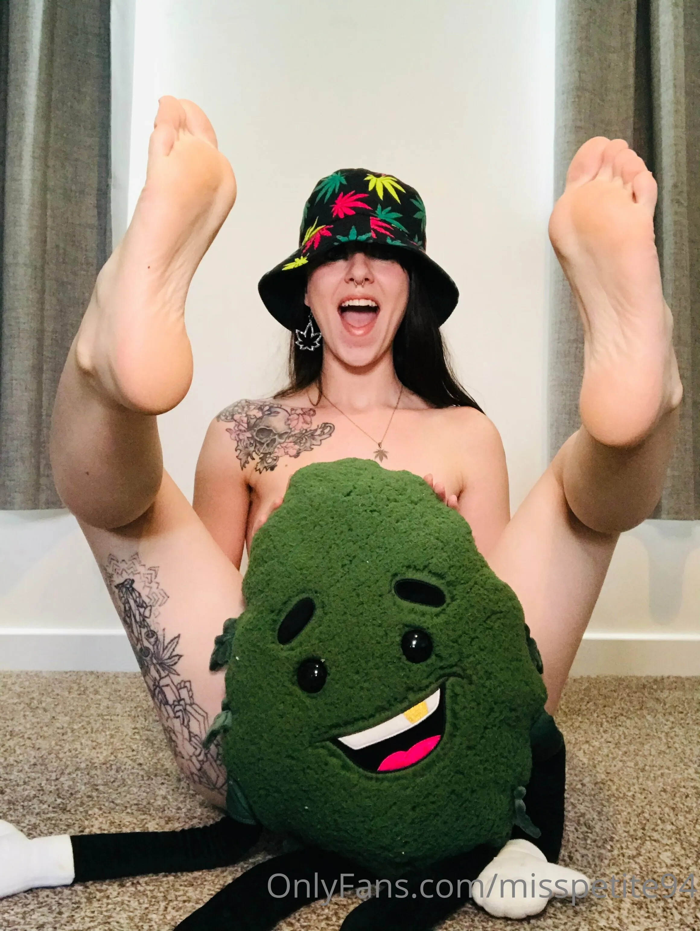 Miss petite feet @misspetite94 threesome