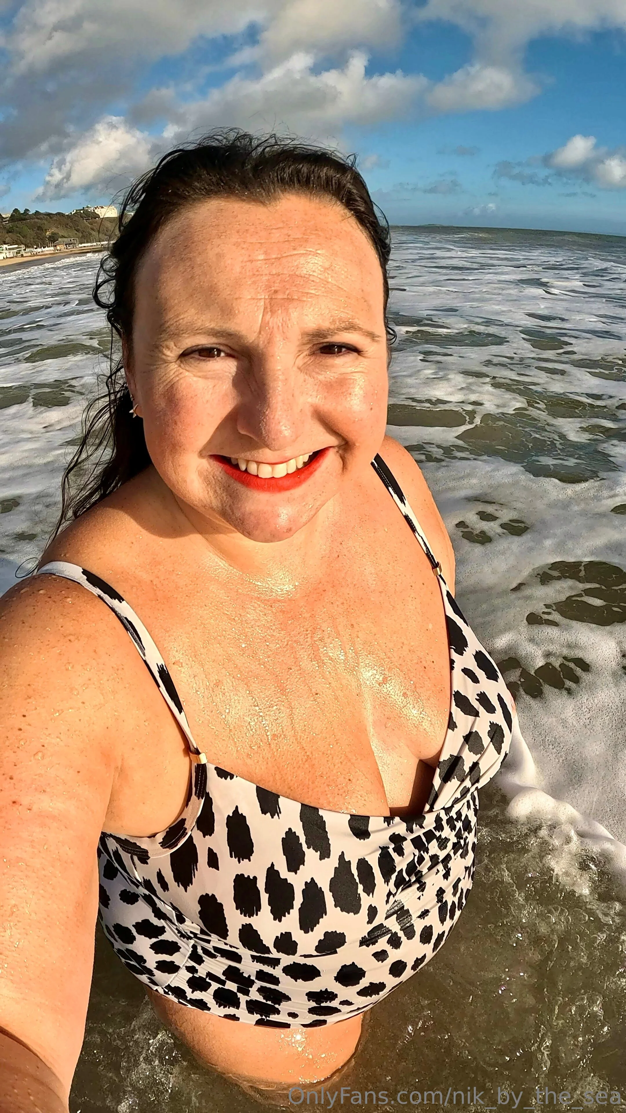 Nikki @nik_by_the_sea masturbate