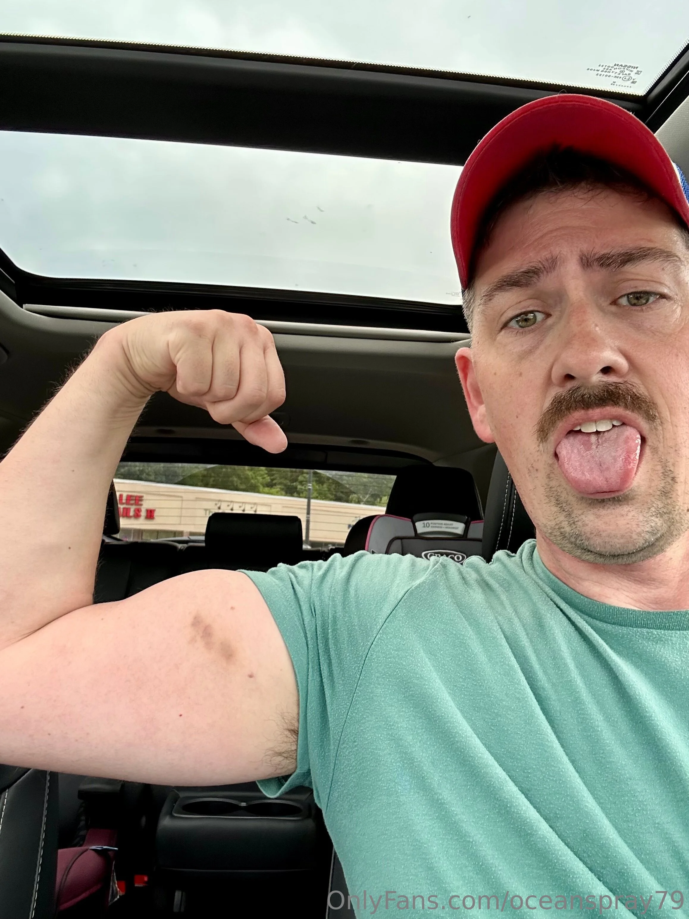 Ocean Spray 🌊 @oceanspray79 and dad