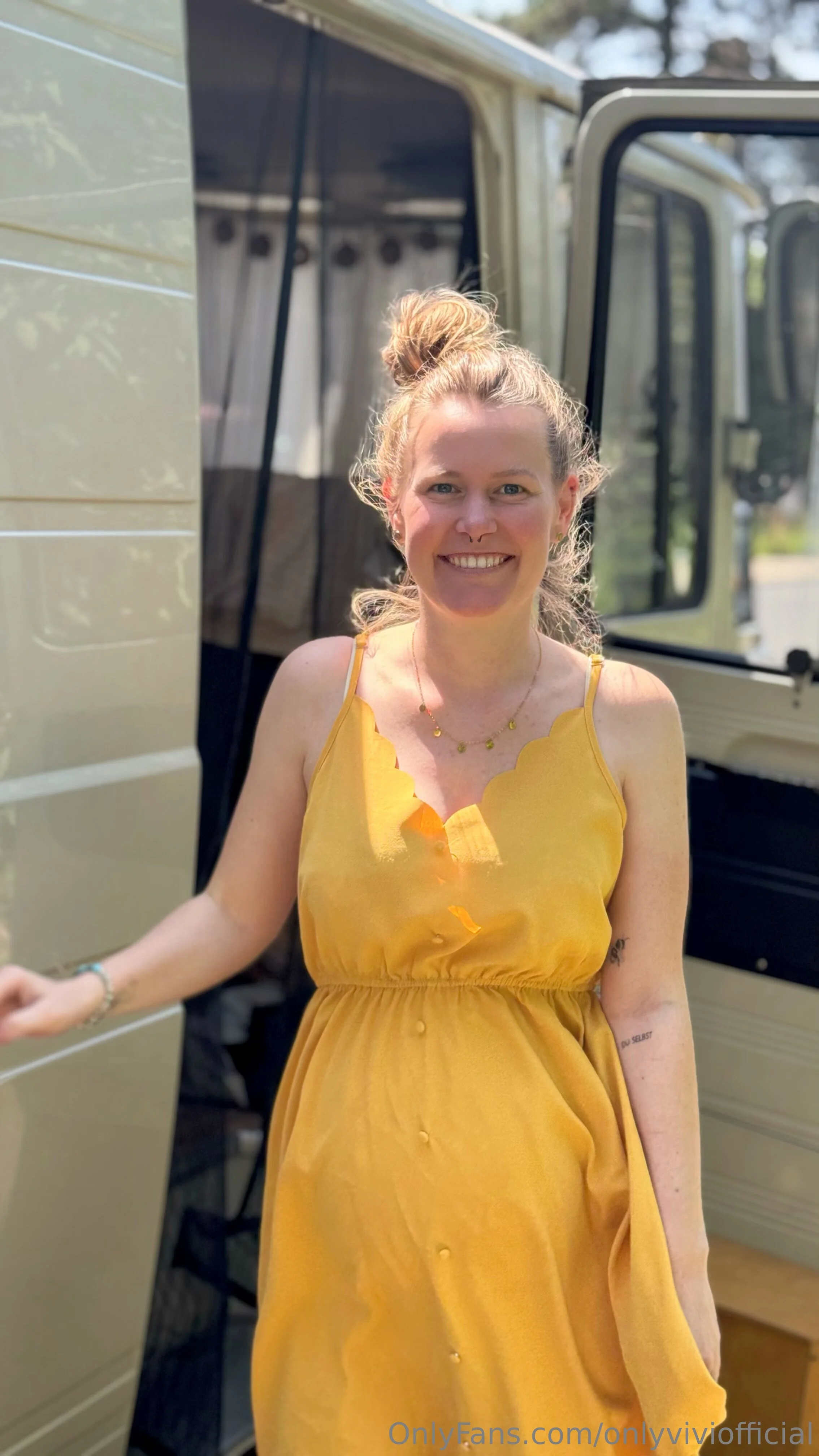 Vivienne 💕 @onlyviviofficial age in the handmaid's tale