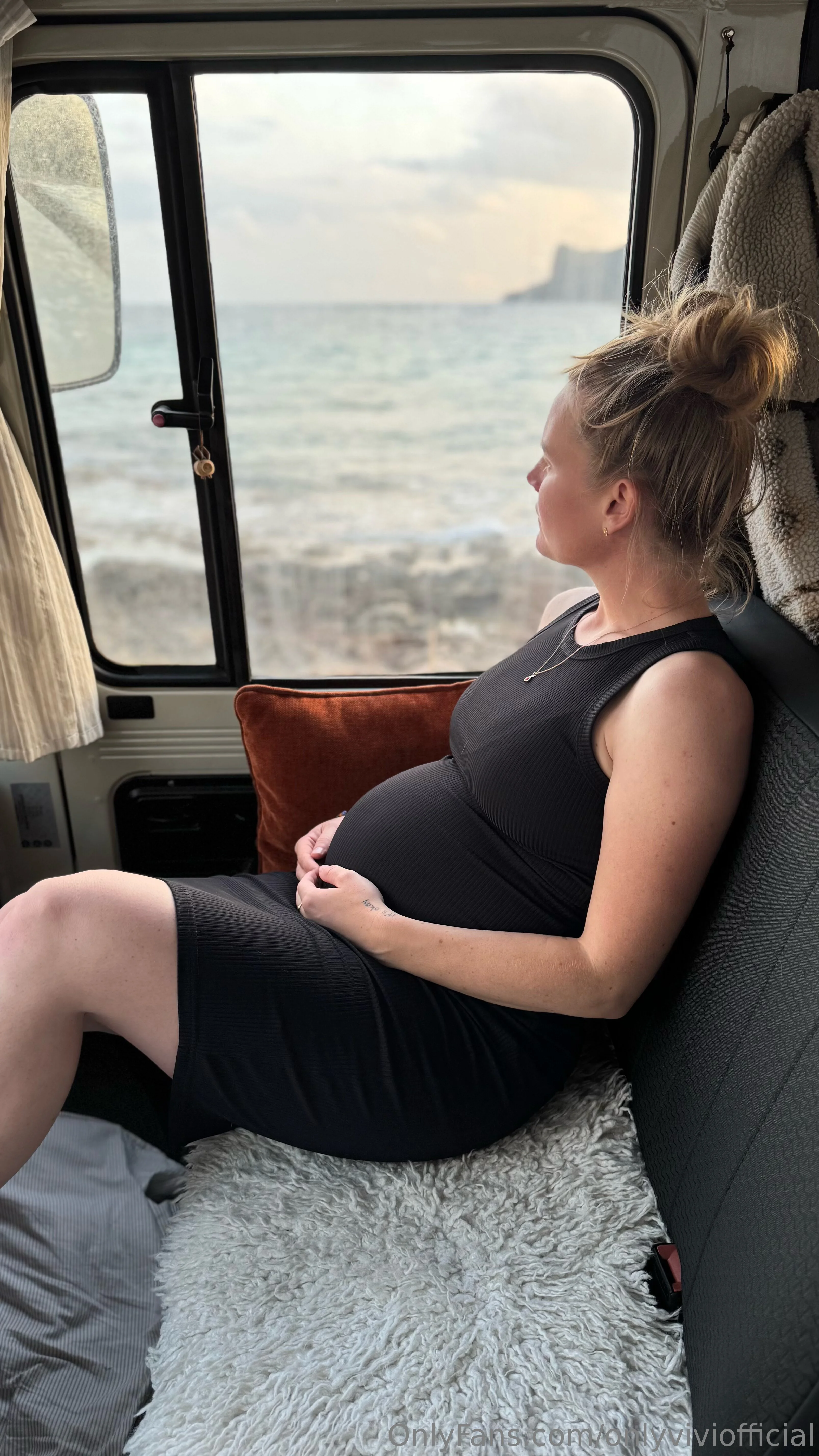 Vivienne 💕 @onlyviviofficial booty shorts