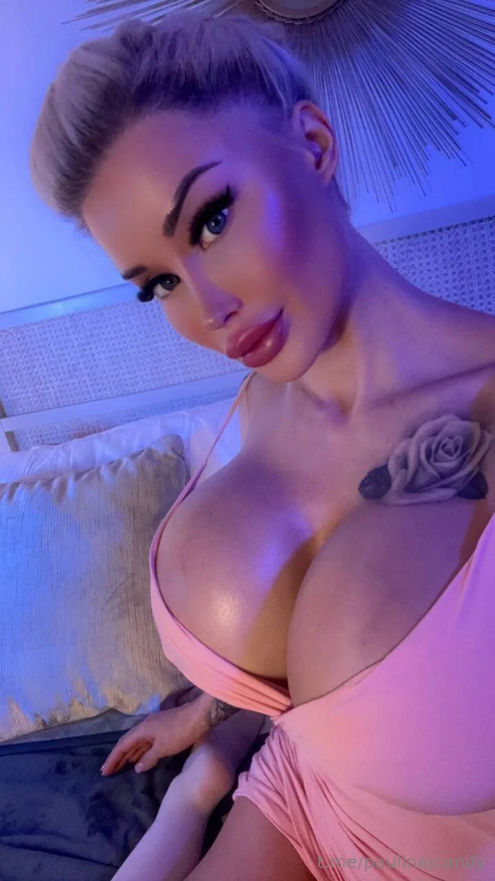 MISTRESS CANDY 🐷💸 @paulina_candy id card