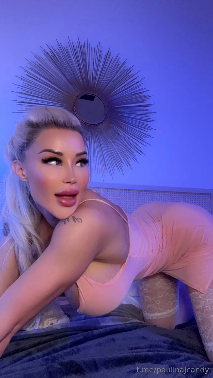 MISTRESS CANDY 🐷💸 @paulina_candy red dress