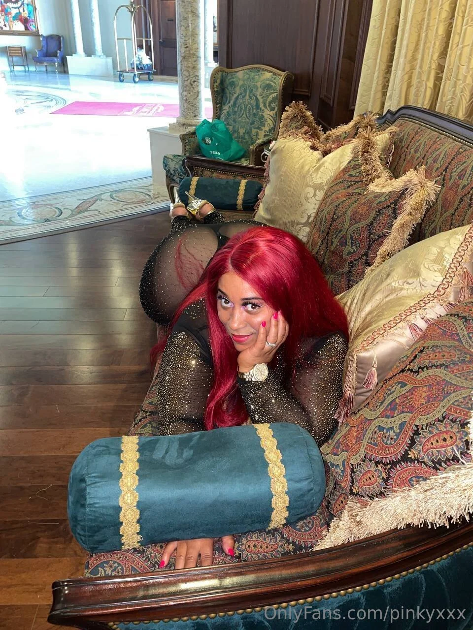 The Official Pinky XXX has a perfectly shaped skull american eagle