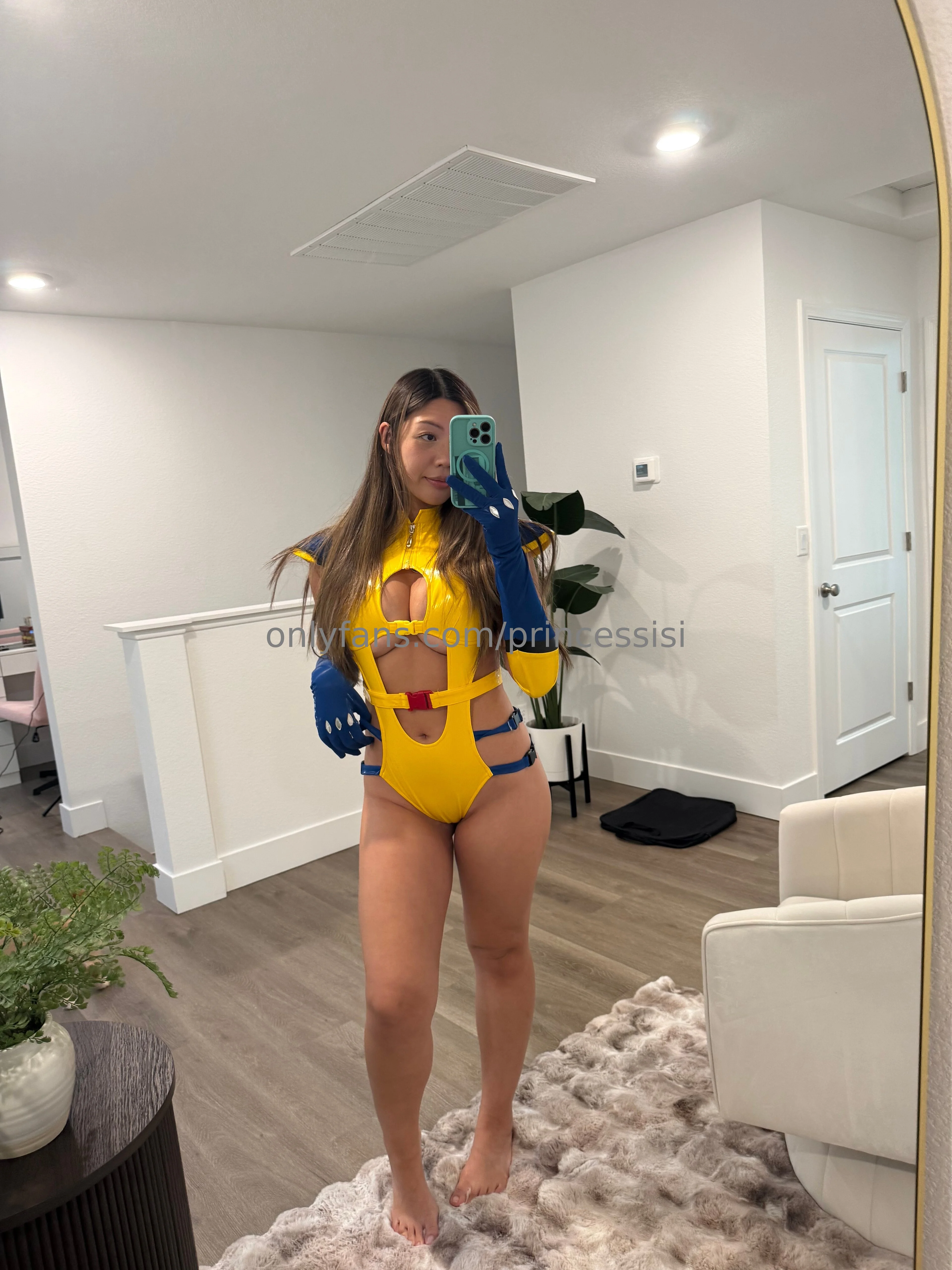 sisi got milkies 🍼💦 pron