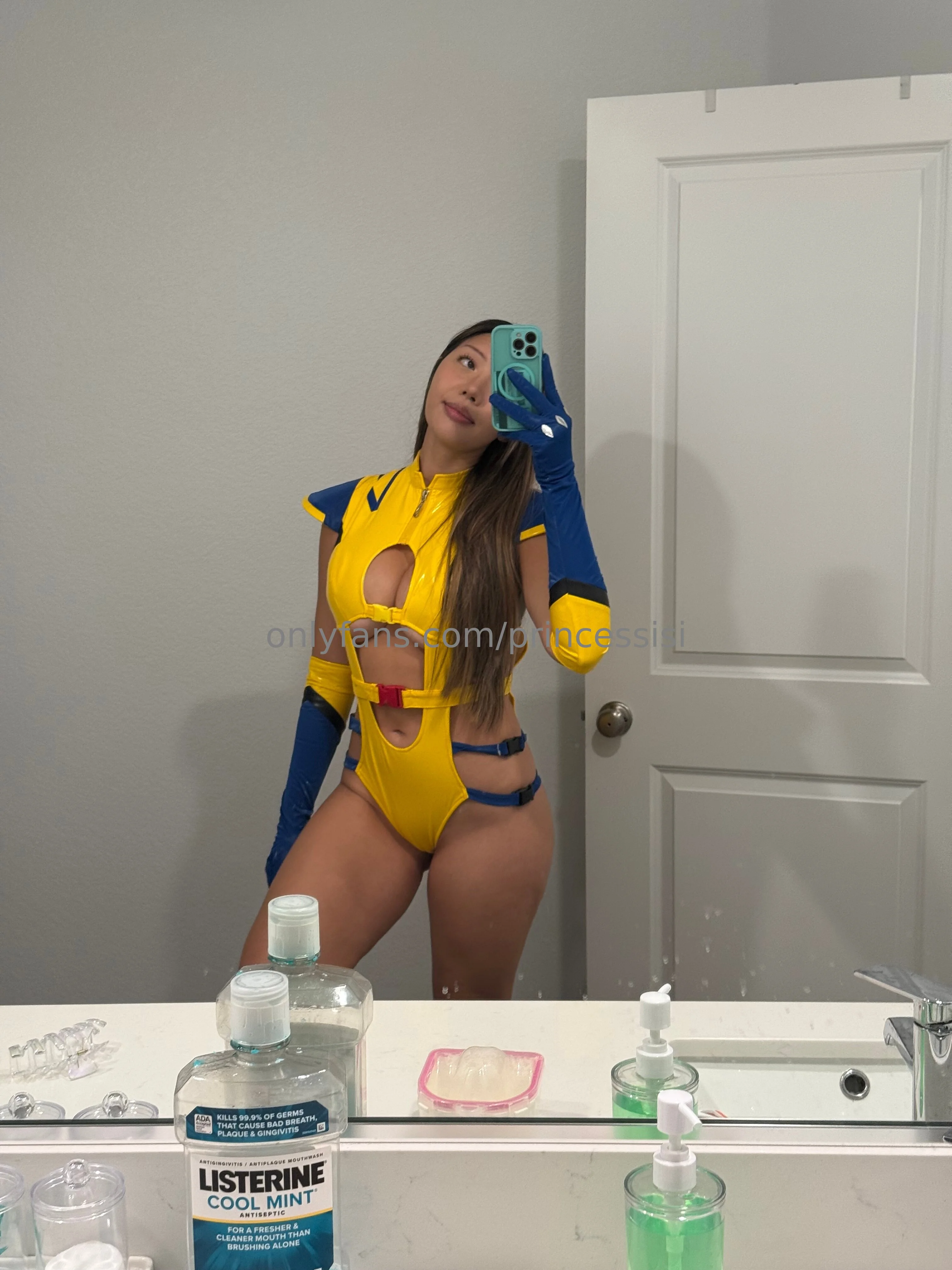 sisi got milkies 🍼💦 holding paper