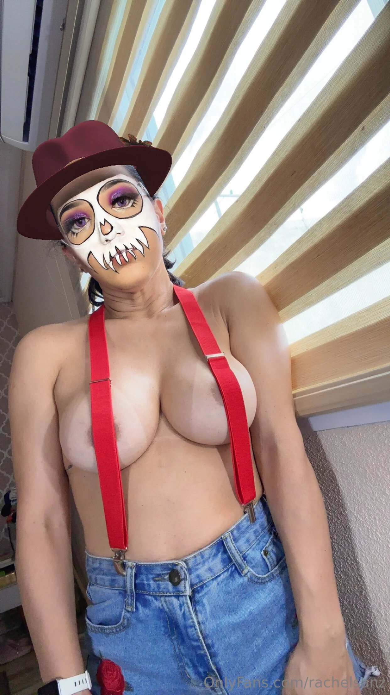 Me queda bien el rojo? 🌹 Does the red one look good on me? 🌹