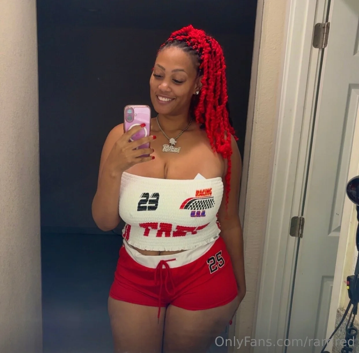 I look too pretty not to tease you today 🧡