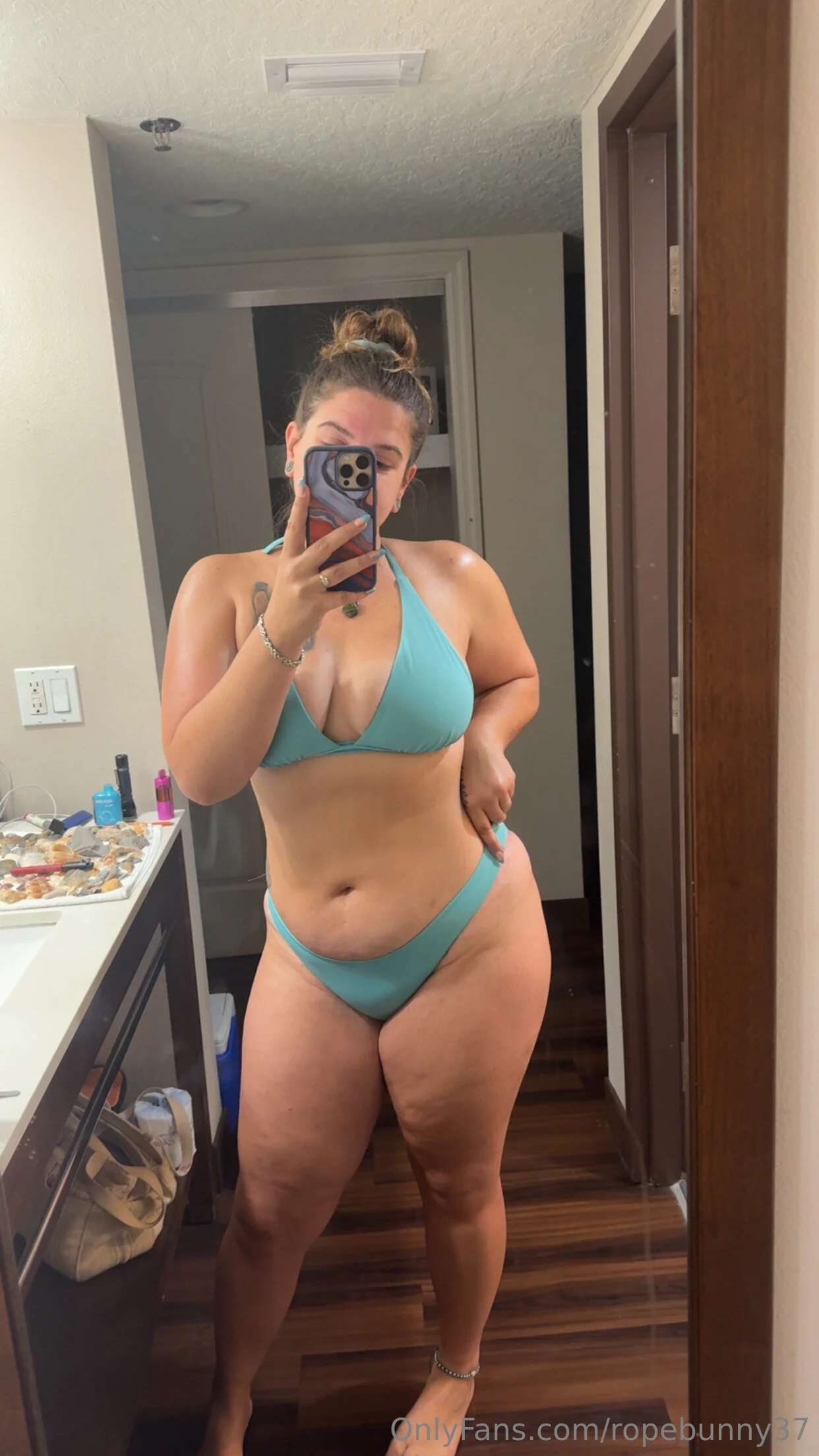 Just think of ripping this off of me after a day at the beach together 😈😘