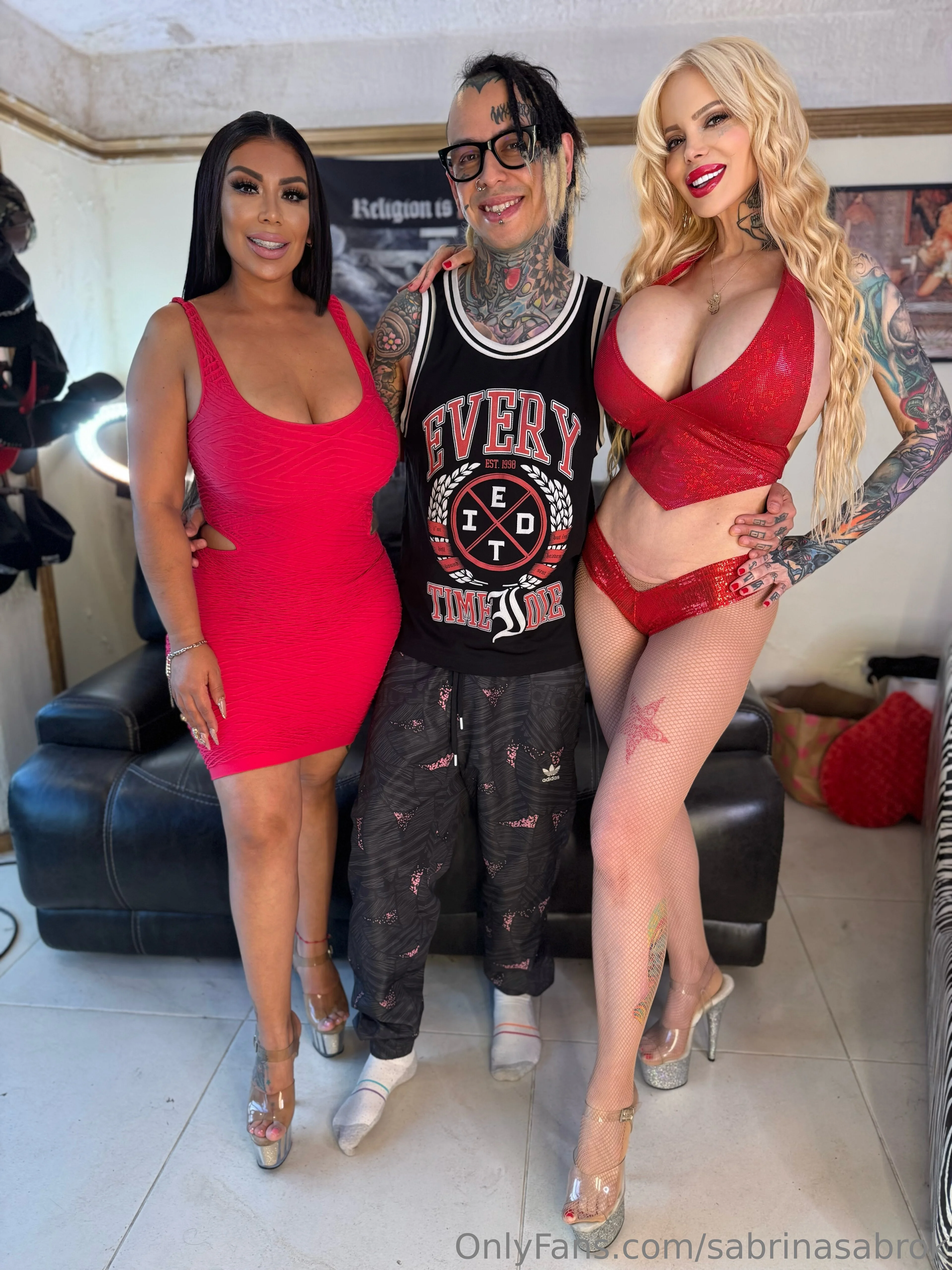 Sabrina Sabrok @sabrinasabrok jumping