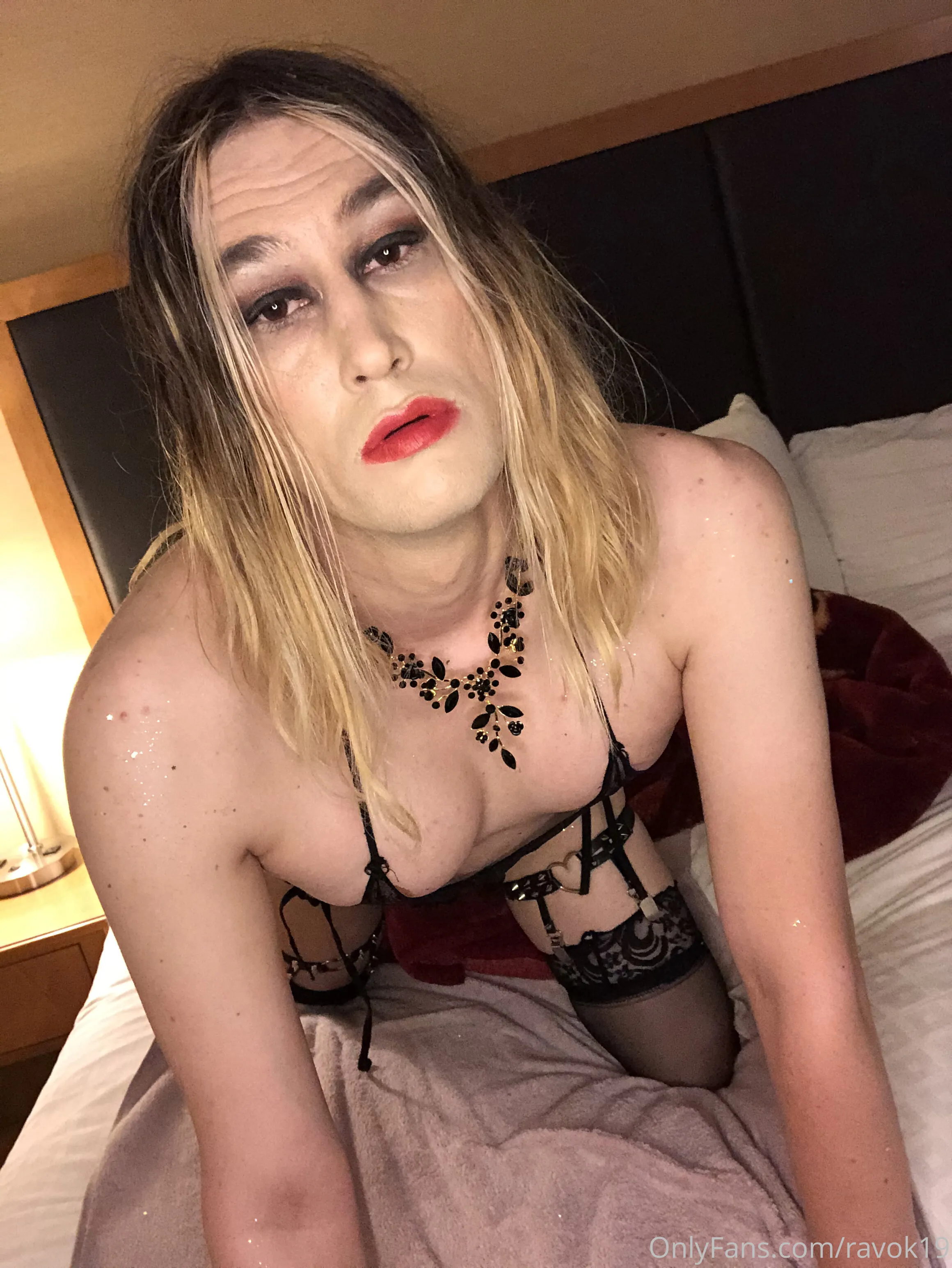 Salem Syn bickett naked